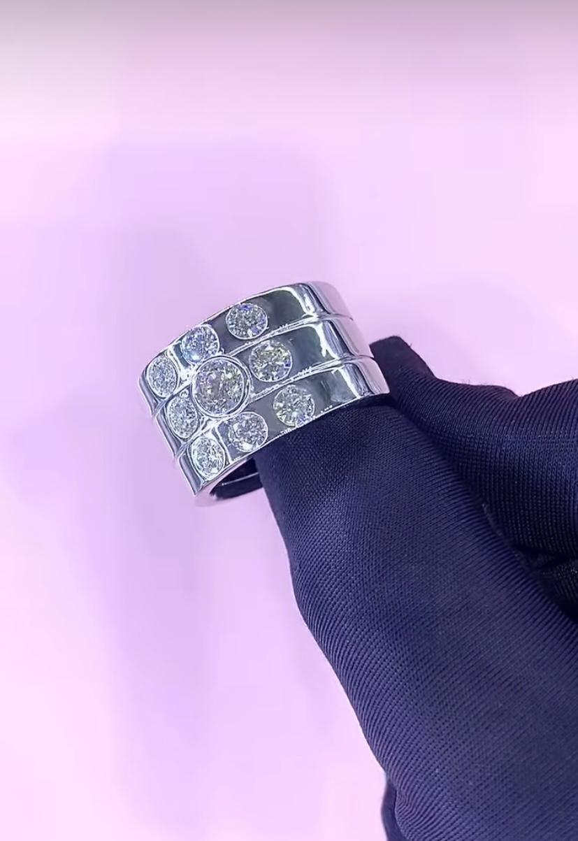 Anillo de oro de 18 quilates con diamantes redondos en forma brillante de 2,70 quilates en venta 3