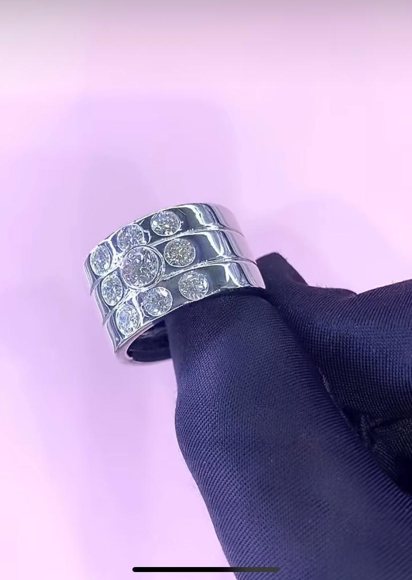 Anillo de oro de 18 quilates con diamantes redondos en forma brillante de 2,70 quilates en venta 4