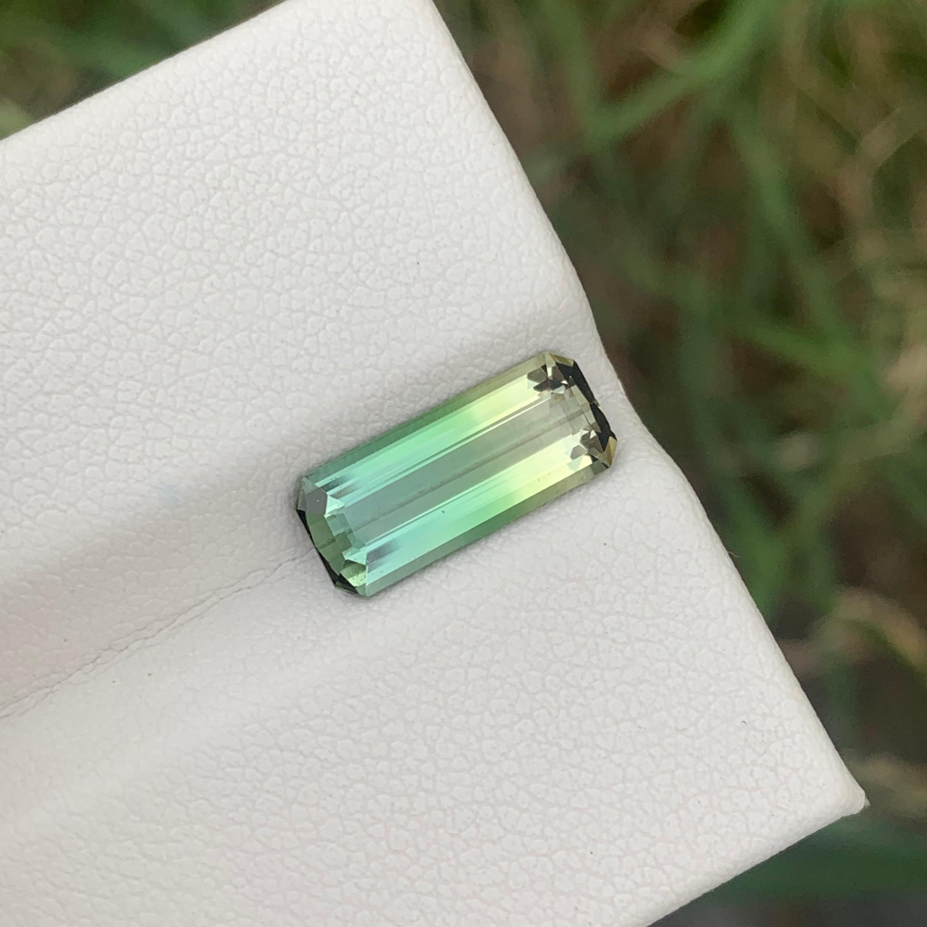 2.70 Cts Long Emerald Cut Faceted Bicolor Tourmaline Green Yellow Gemstone en vente 4