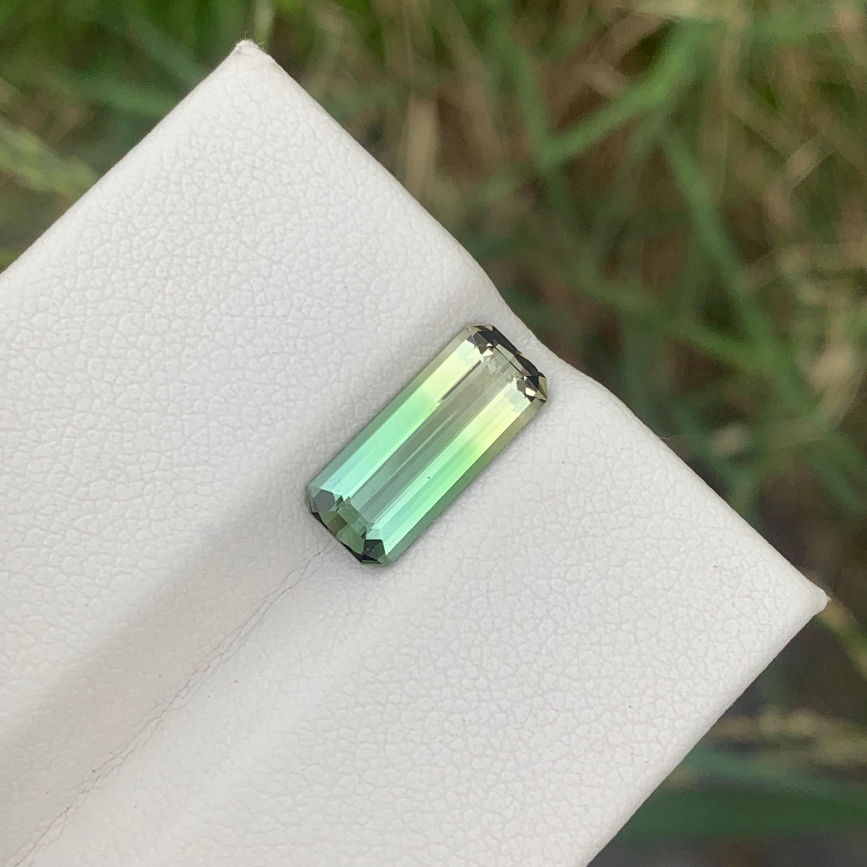 2.70 Cts Long Emerald Cut Faceted Bicolor Tourmaline Green Yellow Gemstone en vente 6
