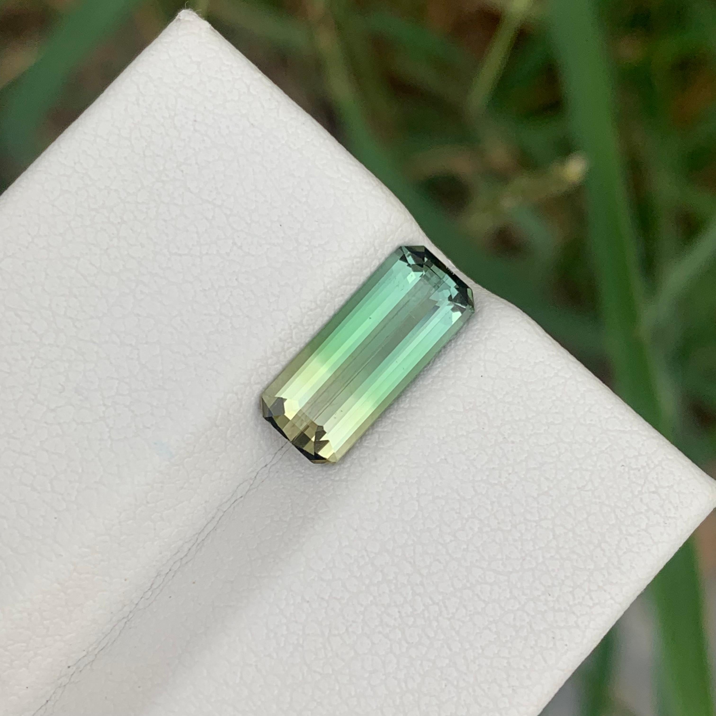 Taille émeraude 2.70 Cts Long Emerald Cut Faceted Bicolor Tourmaline Green Yellow Gemstone en vente
