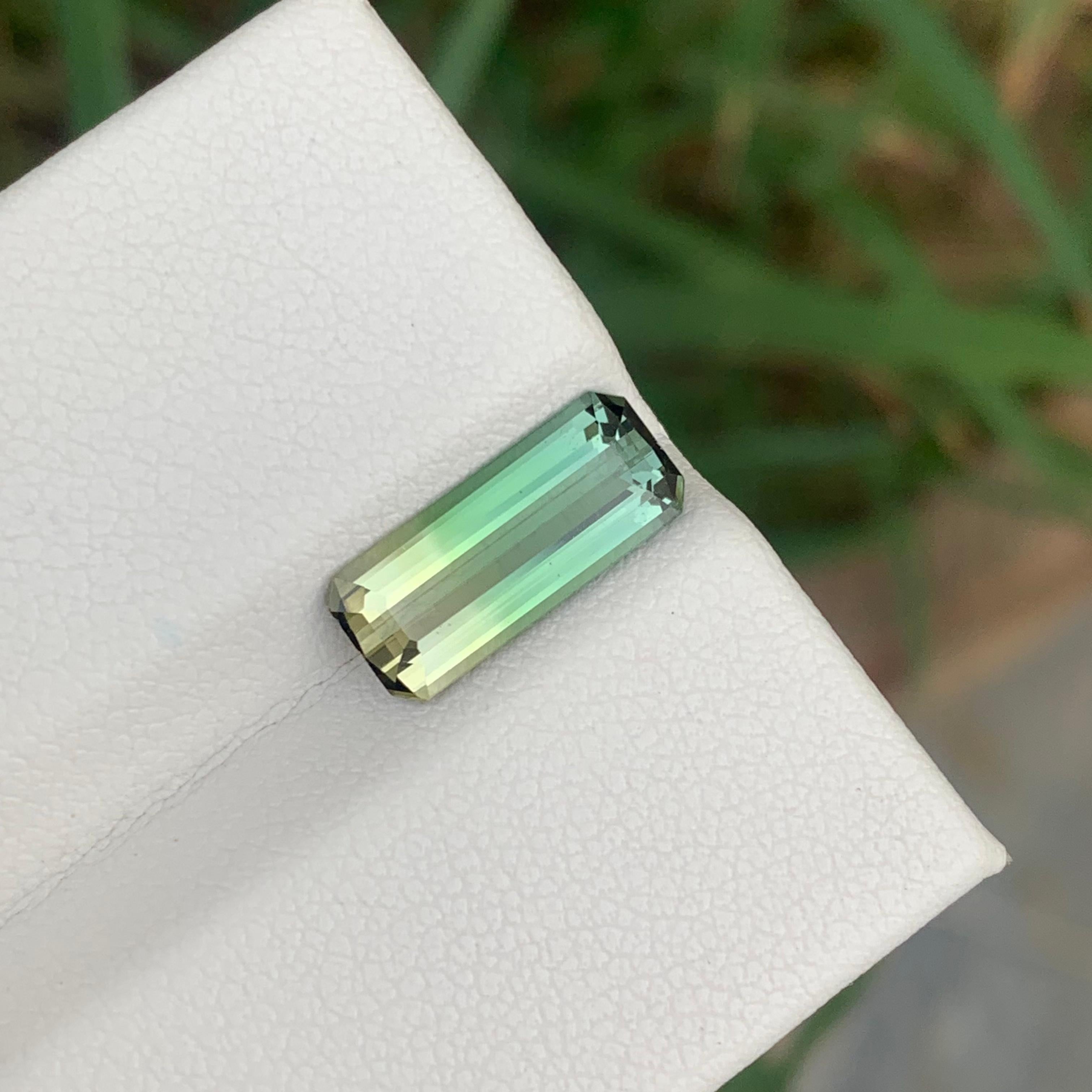 2.70 Cts Long Emerald Cut Faceted Bicolor Tourmaline Green Yellow Gemstone  Neuf - En vente à Peshawar, PK