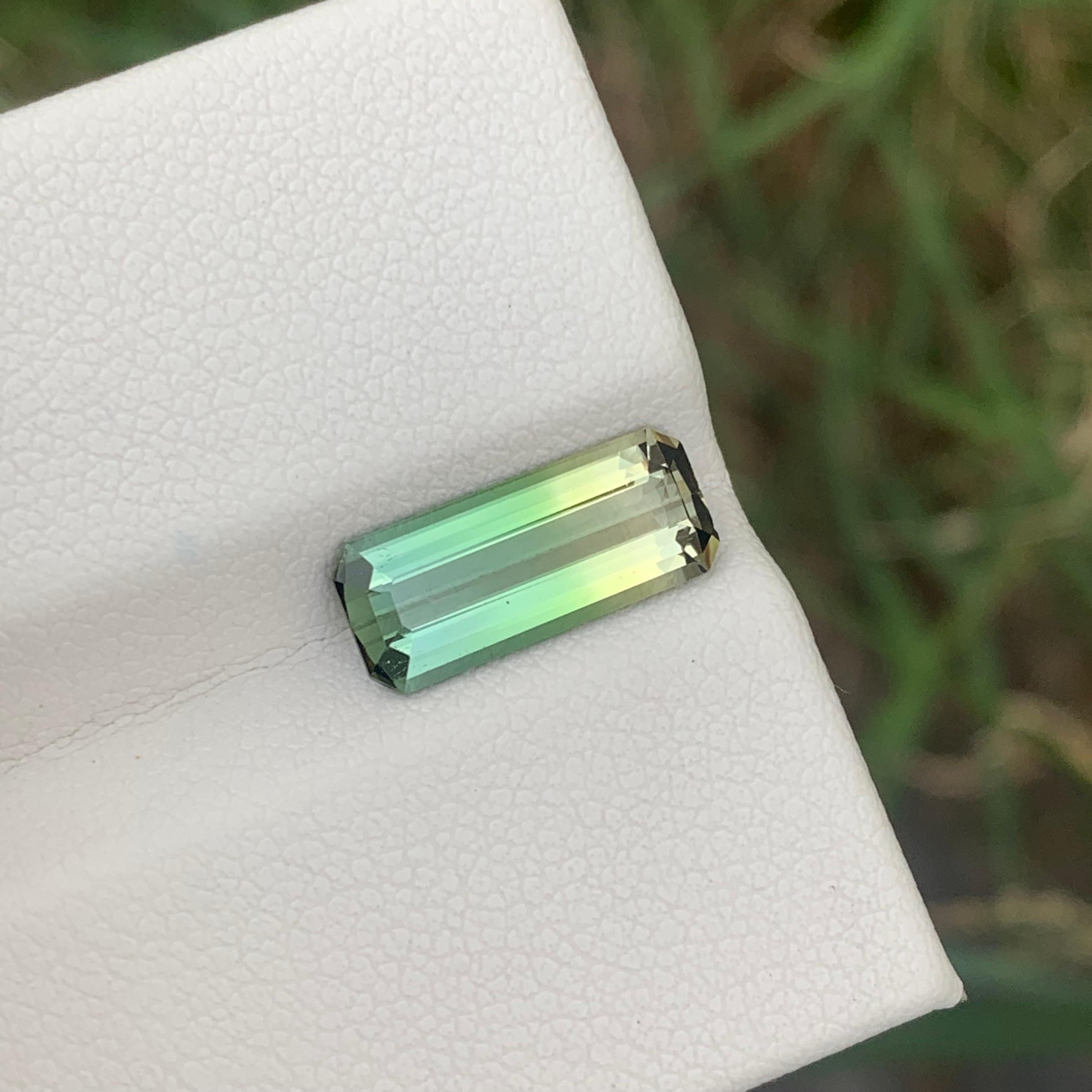 2.70 Cts Long Emerald Cut Faceted Bicolor Tourmaline Green Yellow Gemstone en vente 3