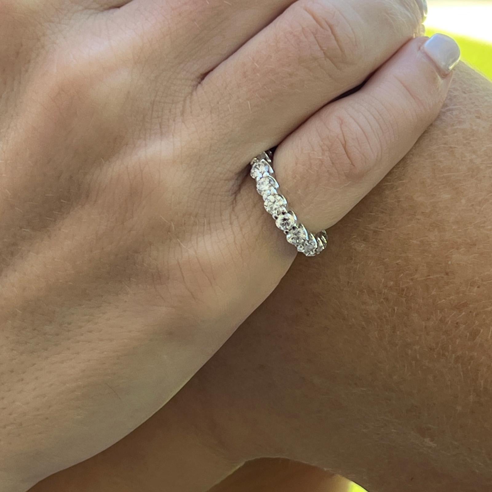 2.70 CTW Anillo de boda de la eternidad del diamante brillante redondo 18KWG SZ 3.75 en venta 3