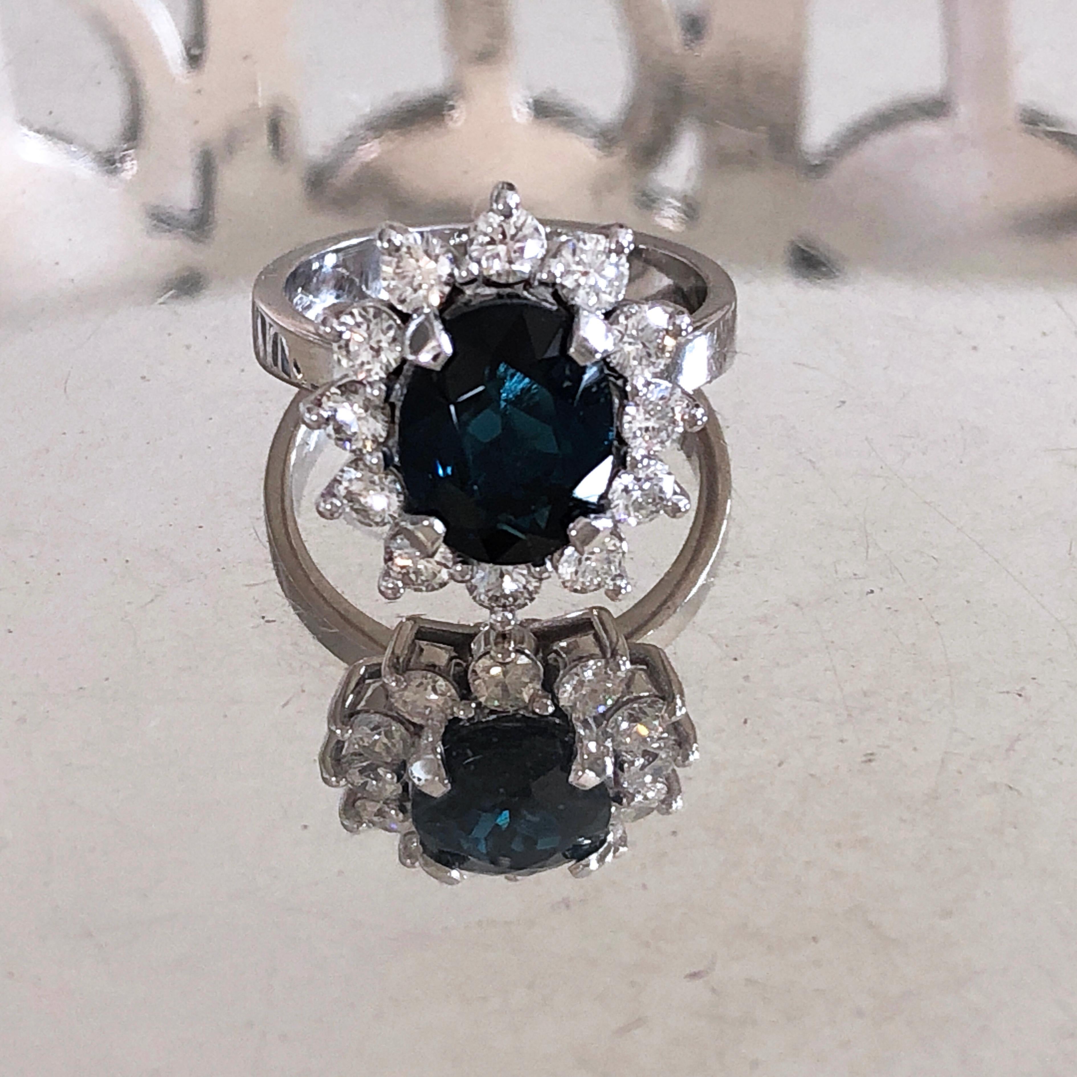 Berca Anillo de Cóctel Bailarina de Diamantes Blancos y Turmalina Azul Índigo Ovalada de 2,70 Kt Contemporáneo en venta