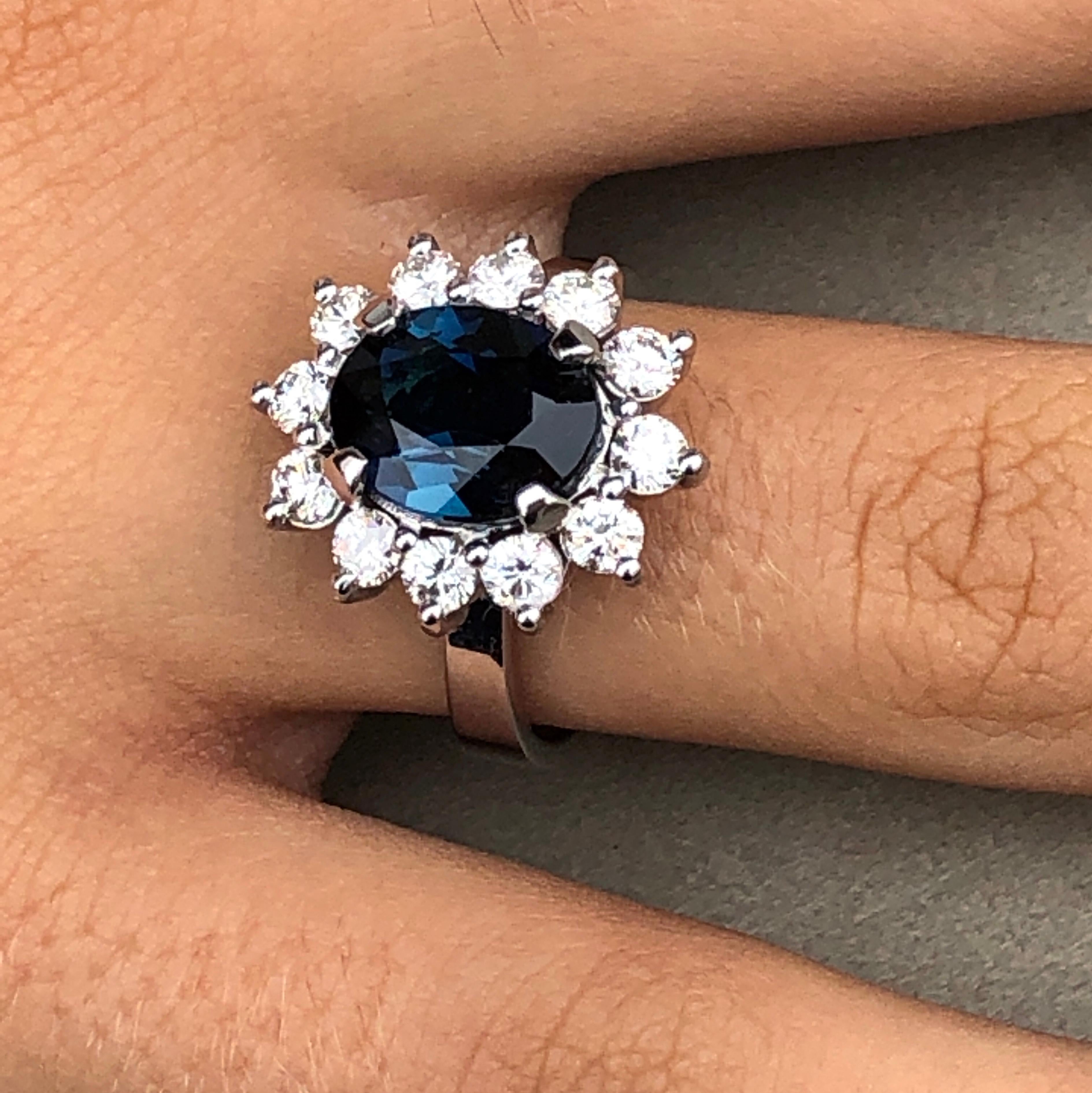 Berca Anillo de Cóctel Bailarina de Diamantes Blancos y Turmalina Azul Índigo Ovalada de 2,70 Kt en venta 1