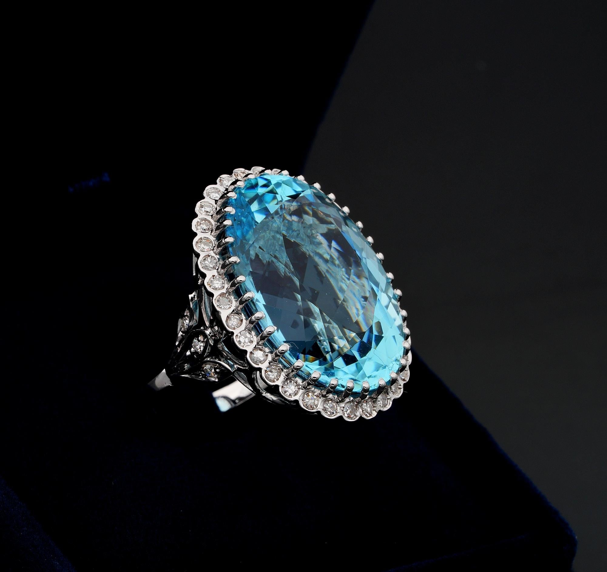 Contemporary 27.00 Ct Aquamarine Diamond 18 Kt ring For Sale