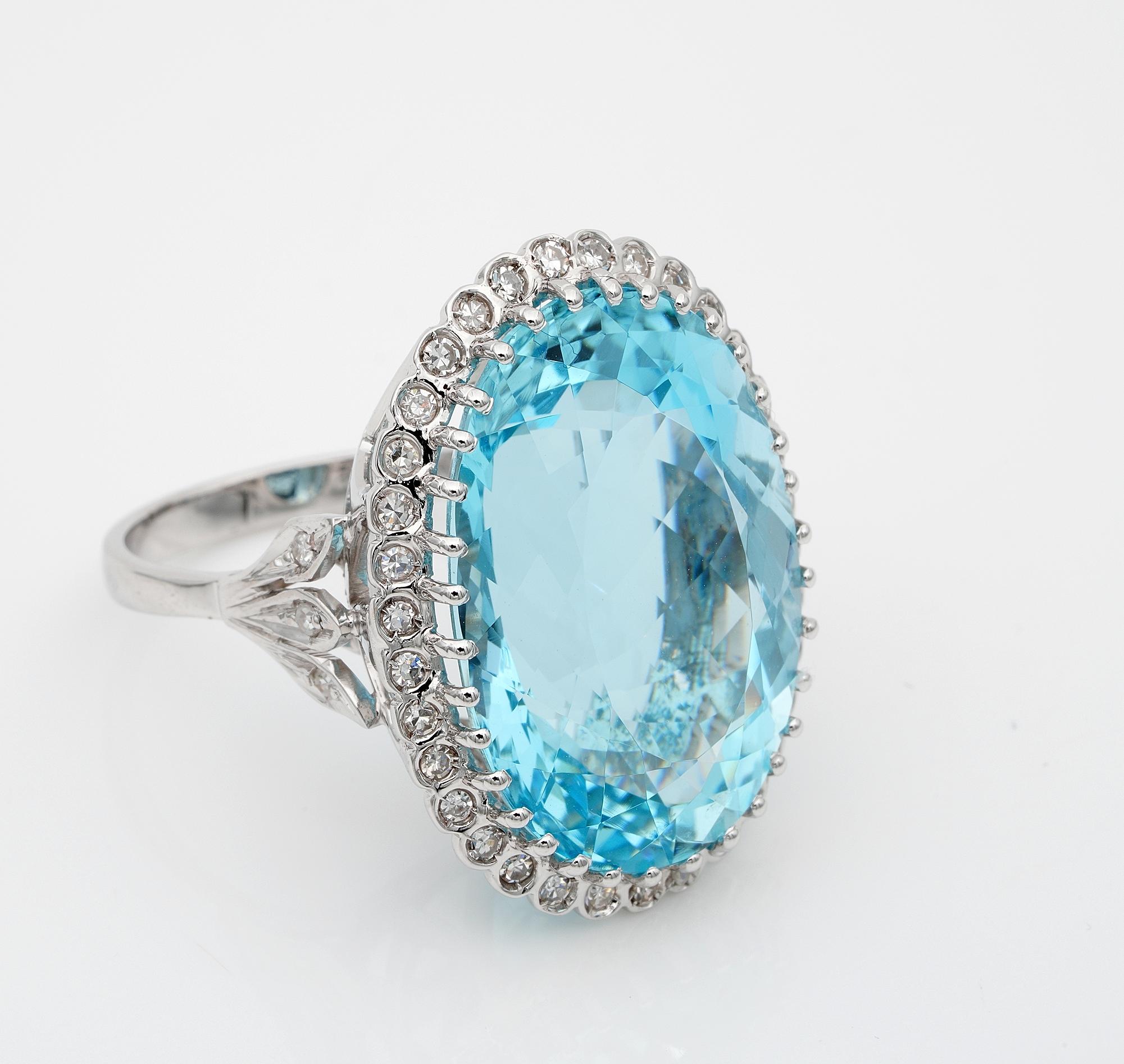 Oval Cut 27.00 Ct Aquamarine Diamond 18 Kt ring For Sale