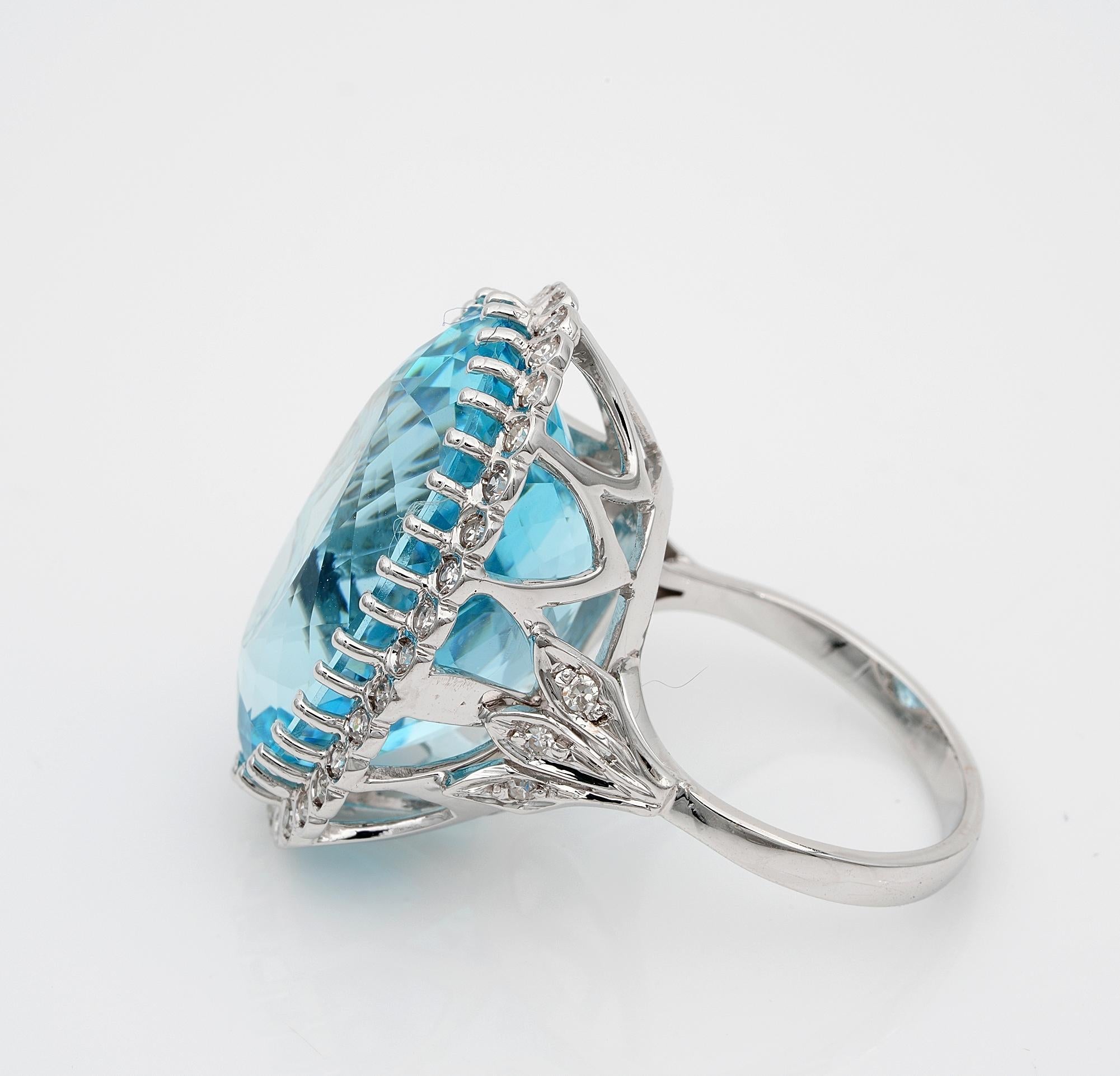 Women's or Men's 27.00 Ct Aquamarine Diamond 18 Kt ring For Sale