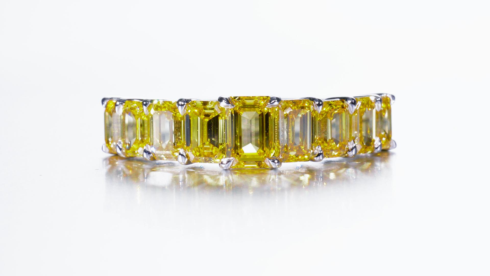2.70Ct/9pcs Natural Fancy Yellow Zimmi Emerald shape Diamond Ring 18KT Gold. For Sale 1
