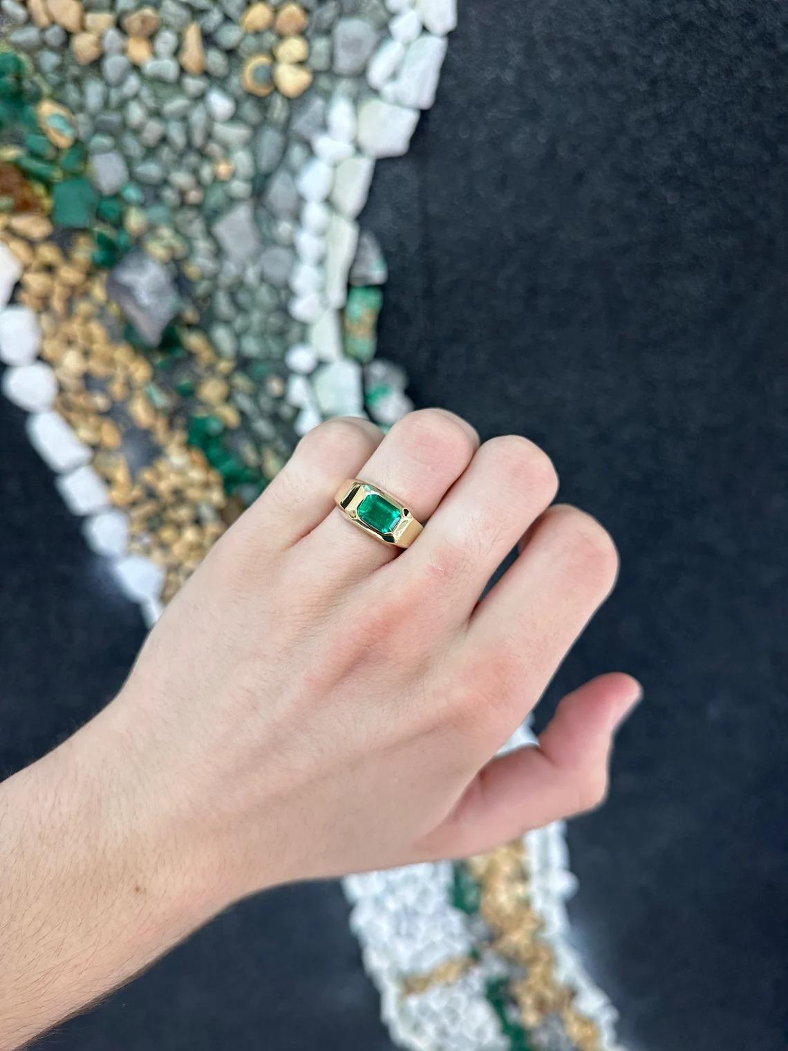 2.70ct AAA+ Rich Vivid Muzo Green Colombian Emerald-Emerald Cut Gold Gypsy Ring In New Condition For Sale In Jupiter, FL