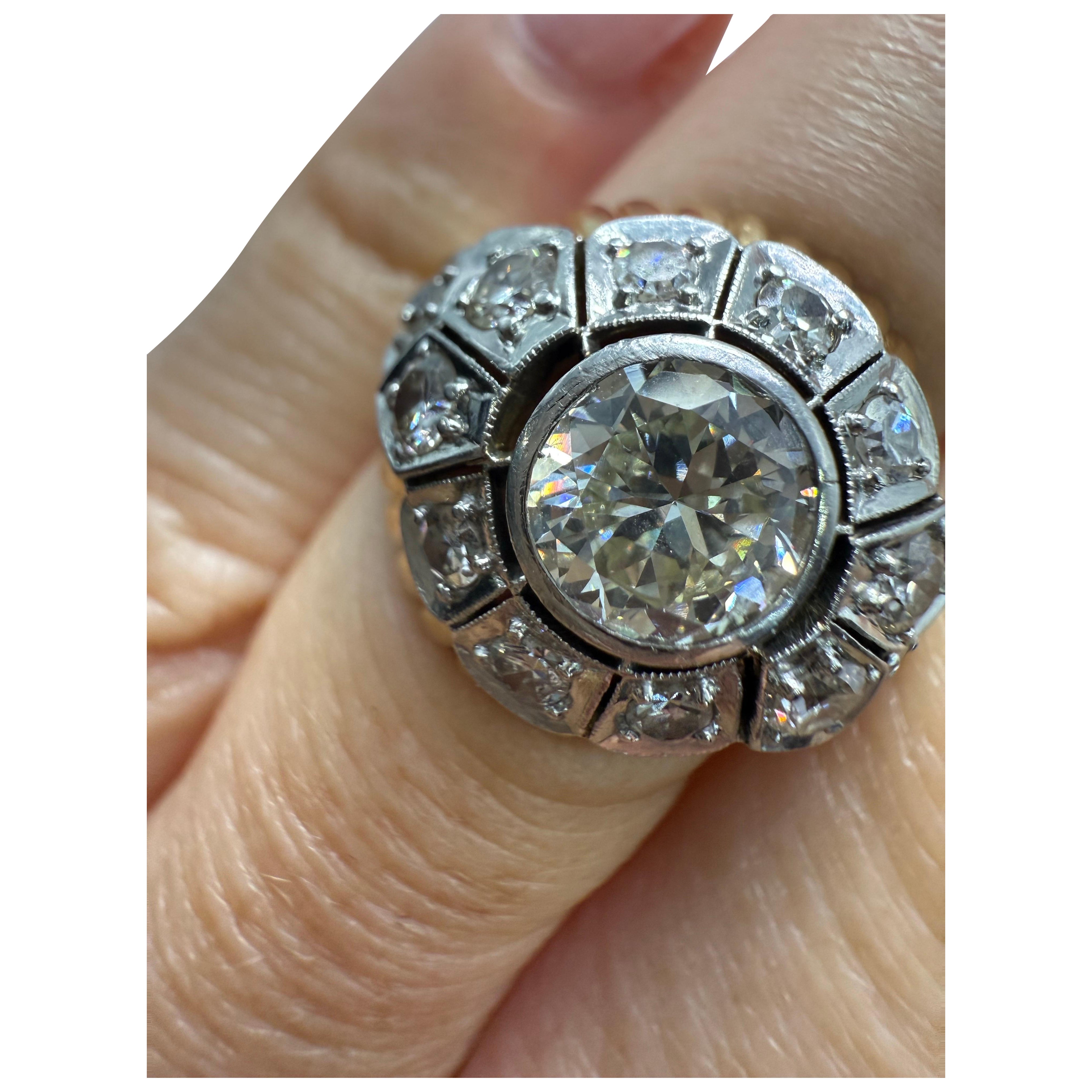 Anello con diamante da 2,70 carati in oro 18KT dal design antico anno sconosciuto