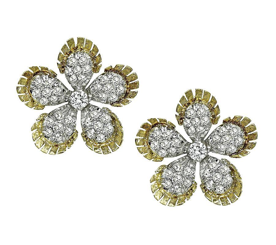 Round Cut 2.70ct Diamond Two Tone Gold Flower Necklace and Earrings Set For Sale