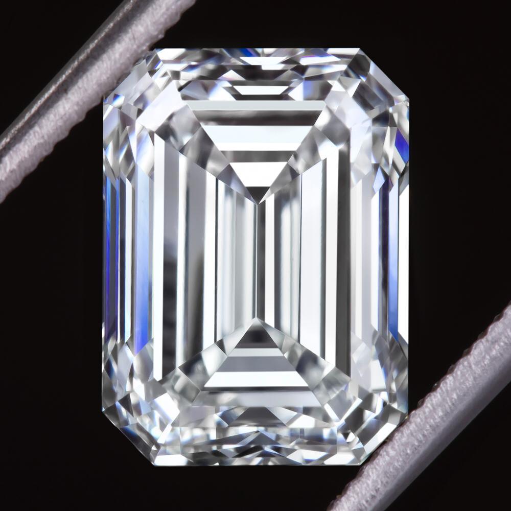 Fantastic 2.85 carat Emerald Cut Diamond certified by GIA. The stone is graded I for color and VS for clarity.   