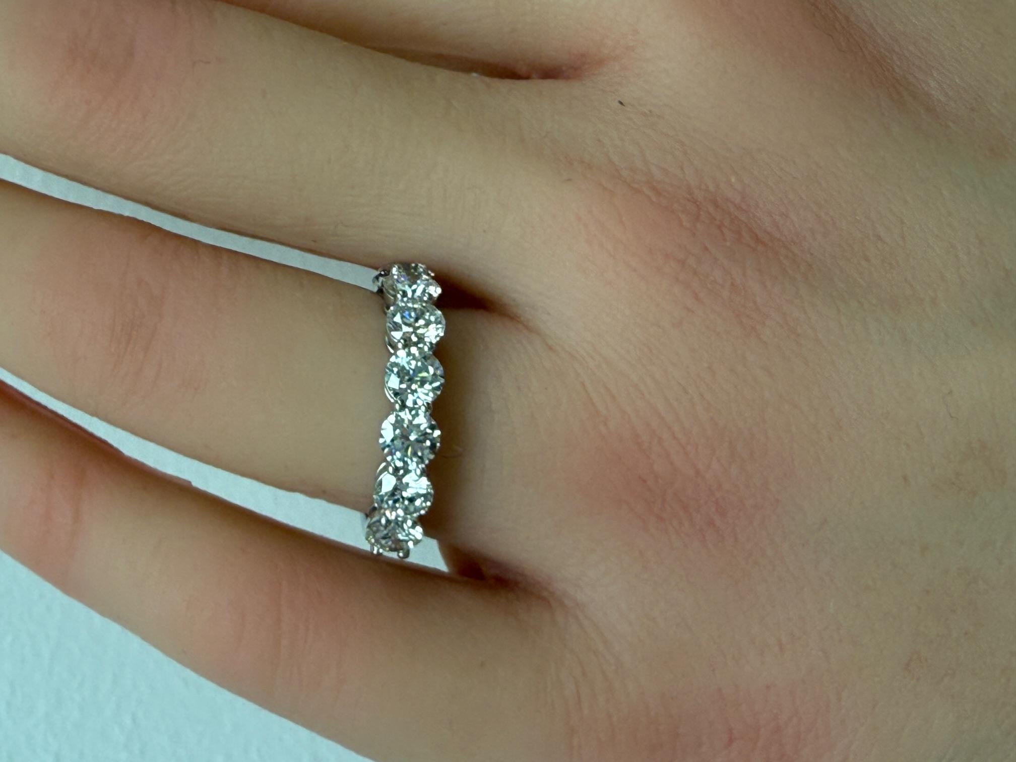 2.70CT. Fascia con nove diamanti tondi e brillanti in platino certificata GIA in vendita 3