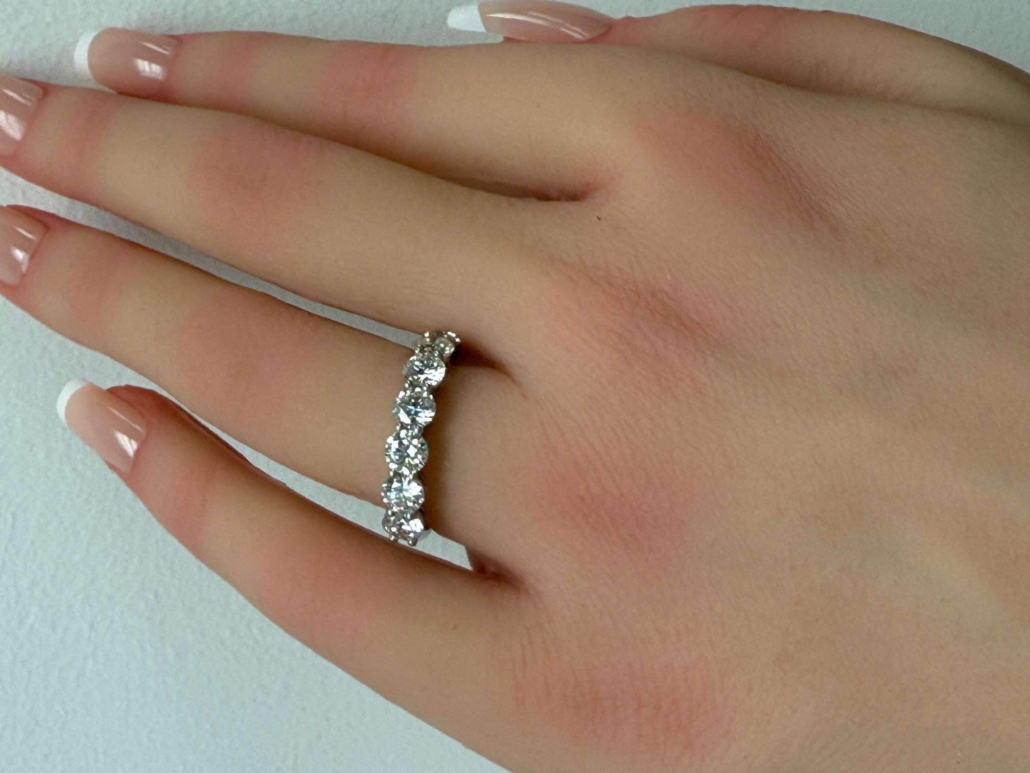 2.70CT. Fascia con nove diamanti tondi e brillanti in platino certificata GIA in vendita 4