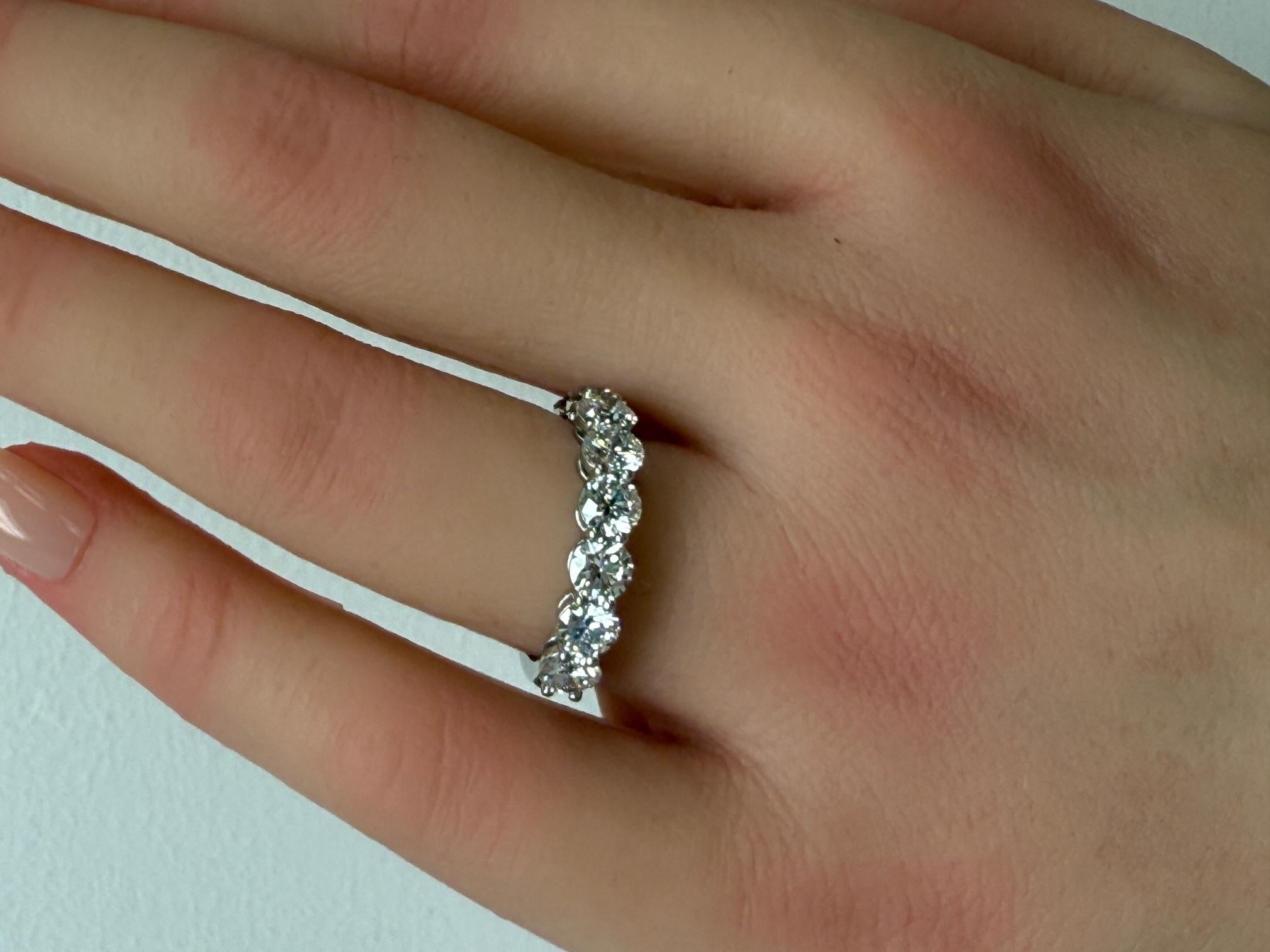 2.70CT. Fascia con nove diamanti tondi e brillanti in platino certificata GIA in vendita 5