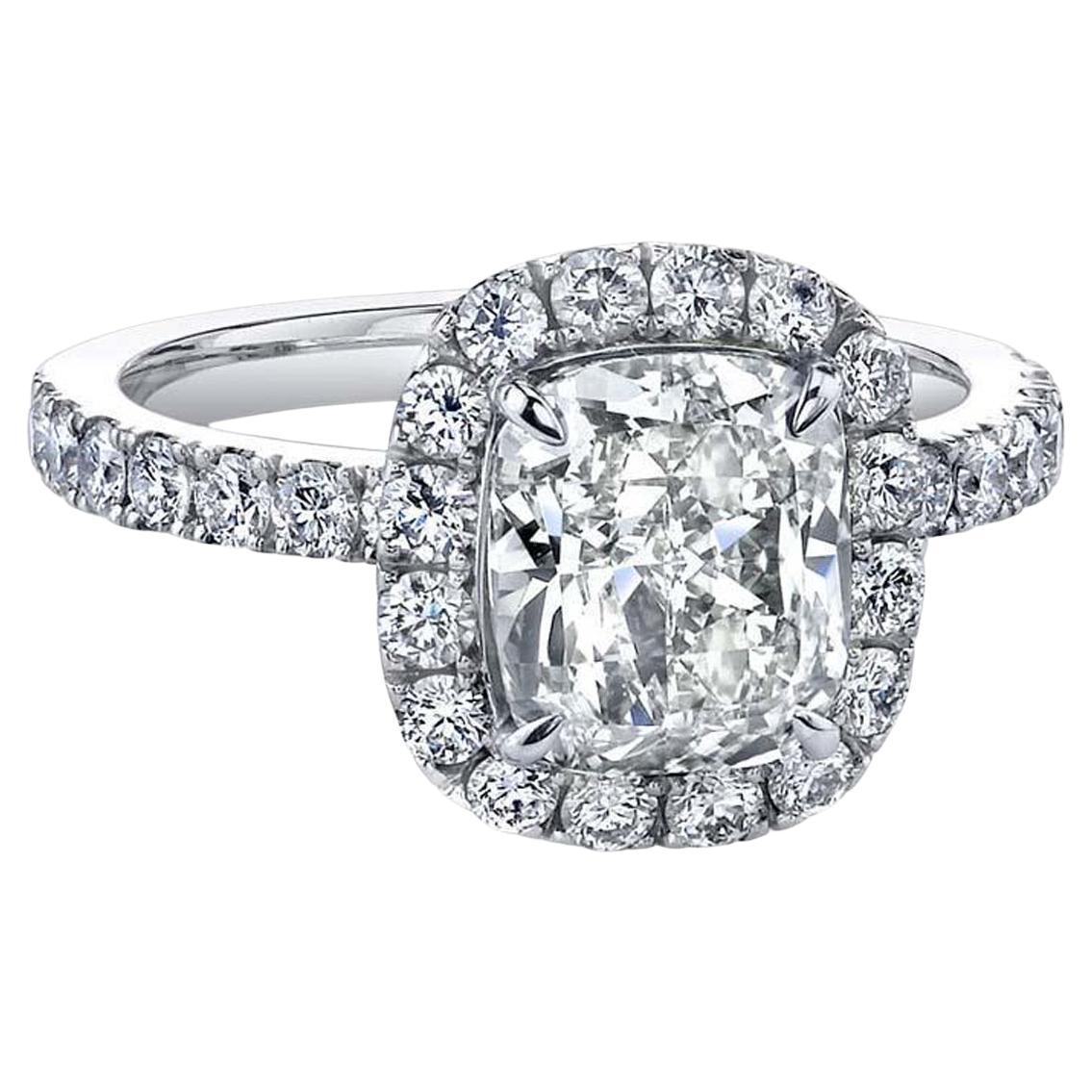 2.70ct GIA Natural Cushion Cut Diamond Platinum Wedding Ring with Pave Diamonds (Anneau de mariage en platine avec diamants pavés) en vente