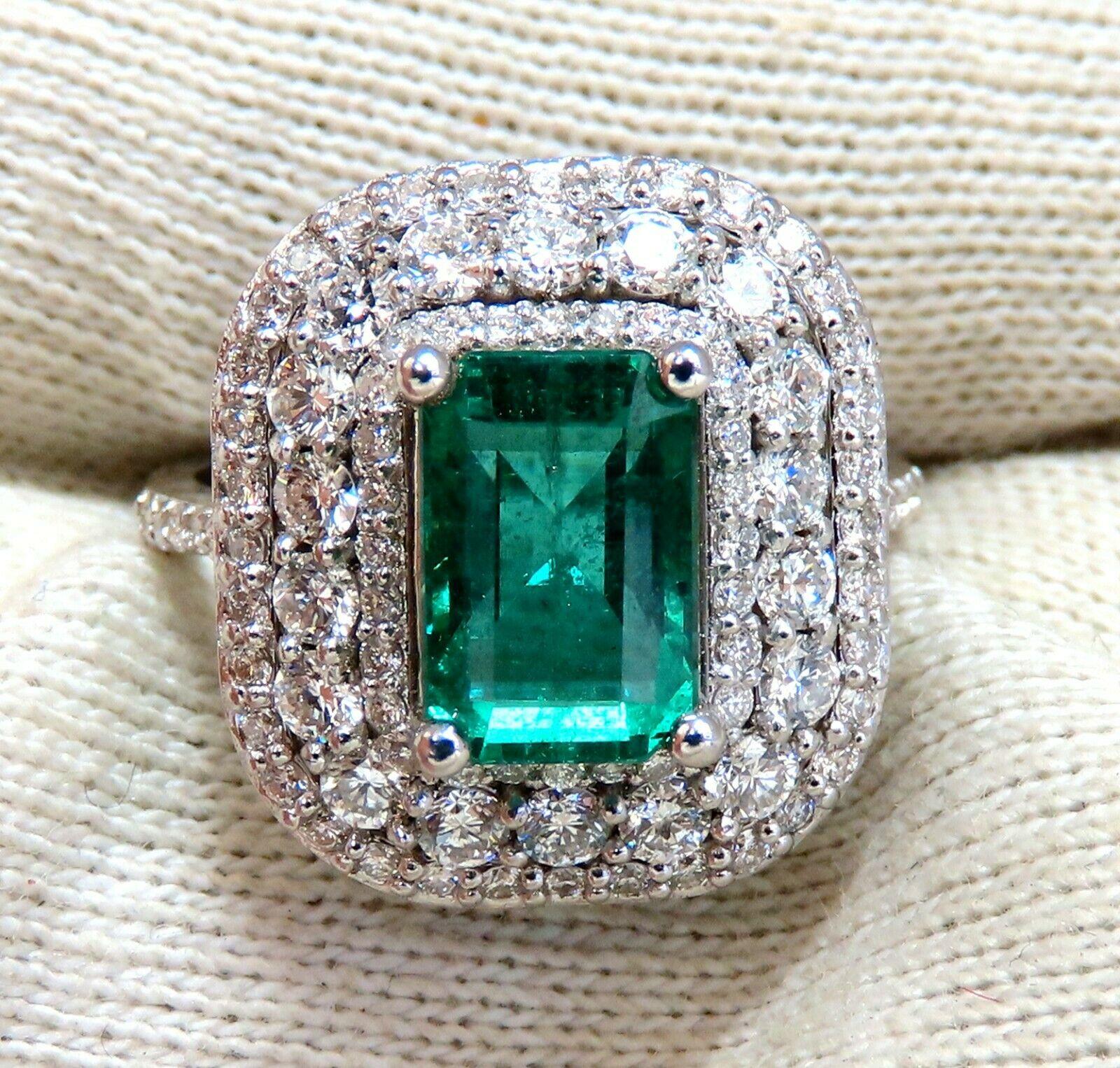 Women's or Men's 2.70 Carat Natural Emerald 2.10ct Diamonds Cluster Halo Ring 14kt Fine Select For Sale