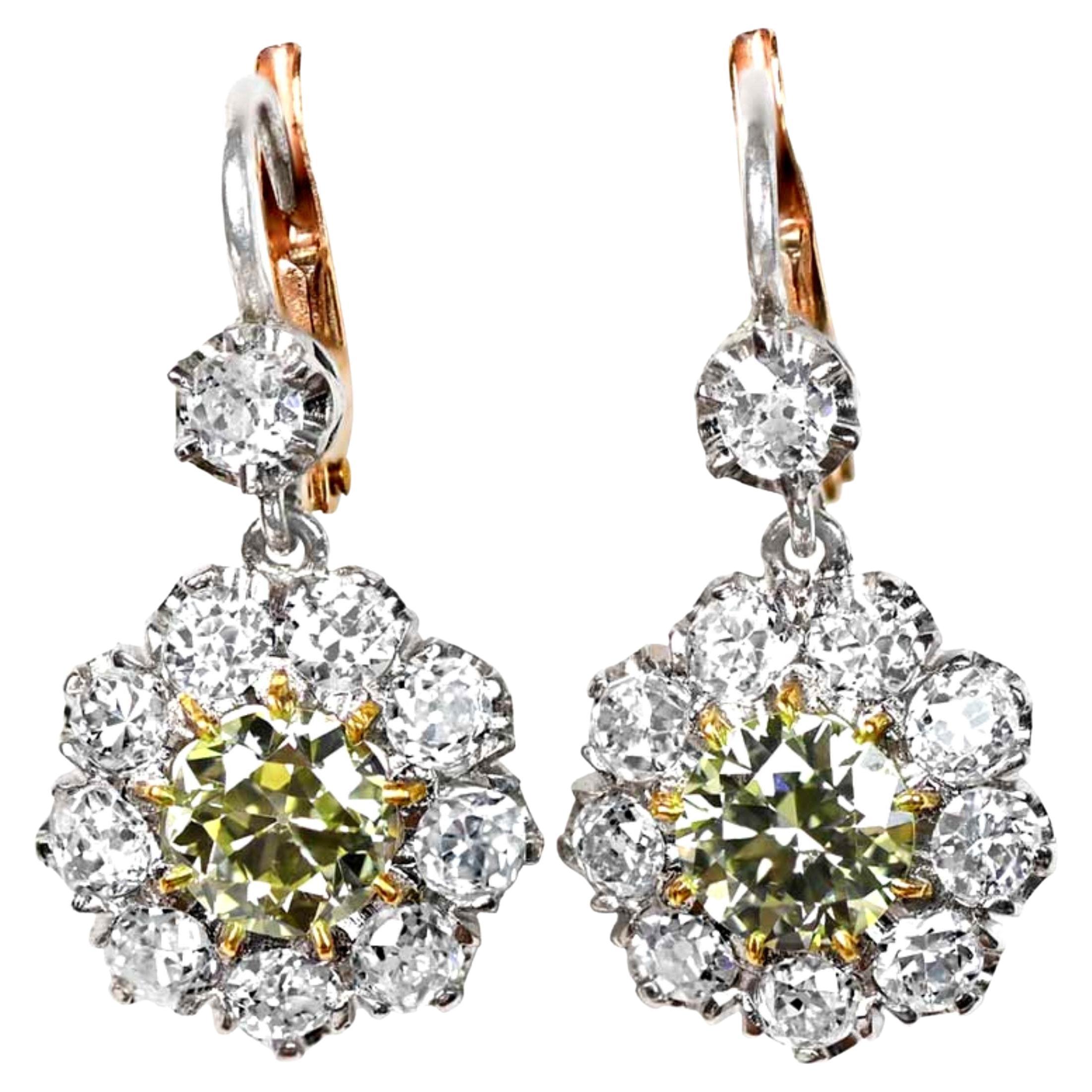 2,70 Karat Diamant-Ohrringe im alten Euroschliff, VS1 Reinheit, Diamant-Halo, 18 Karat Gelbgold
