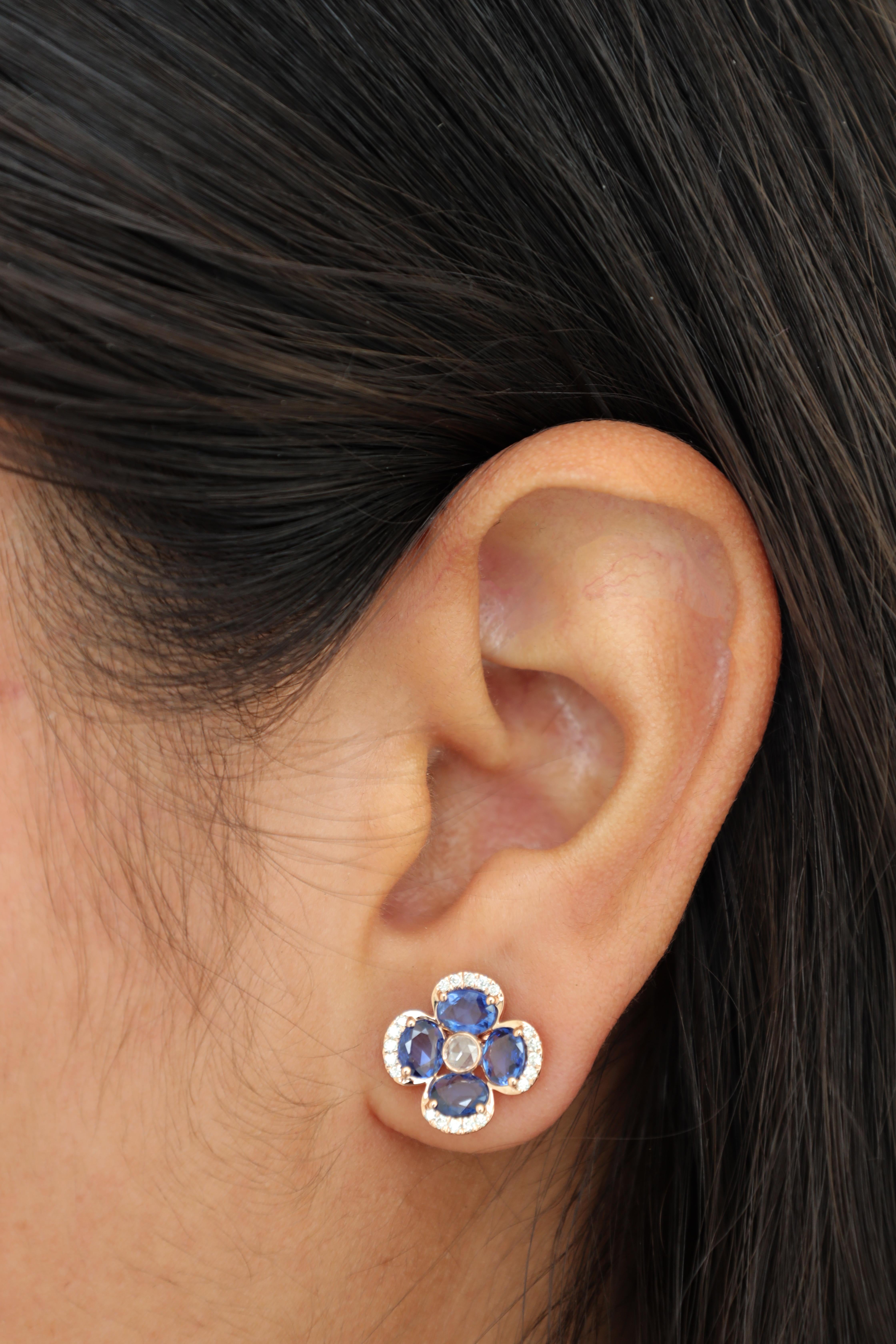 Taille ovale 2.71 Carat Blue Sapphire, Rose cut & Round Diamond Earrings Studs (boucles d'oreilles saphir bleu, taille rose et diamant rond). en vente