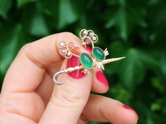 Broche en or jaune 18 carats, diamants, chrysoprase et rubis taille cabochon de 2,71 carats