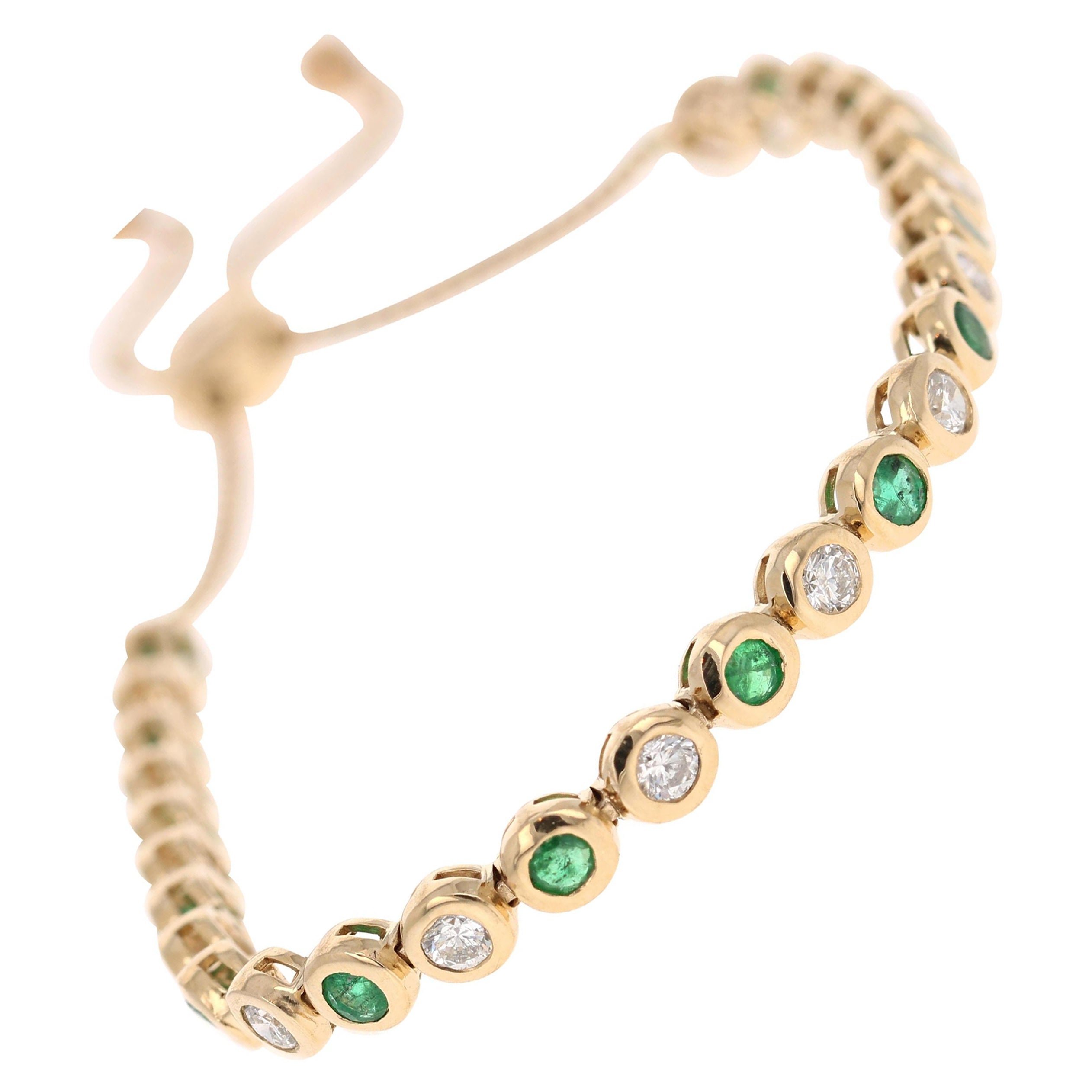2.71 Carat Emerald Diamond Yellow Gold Flexible Bracelet For Sale