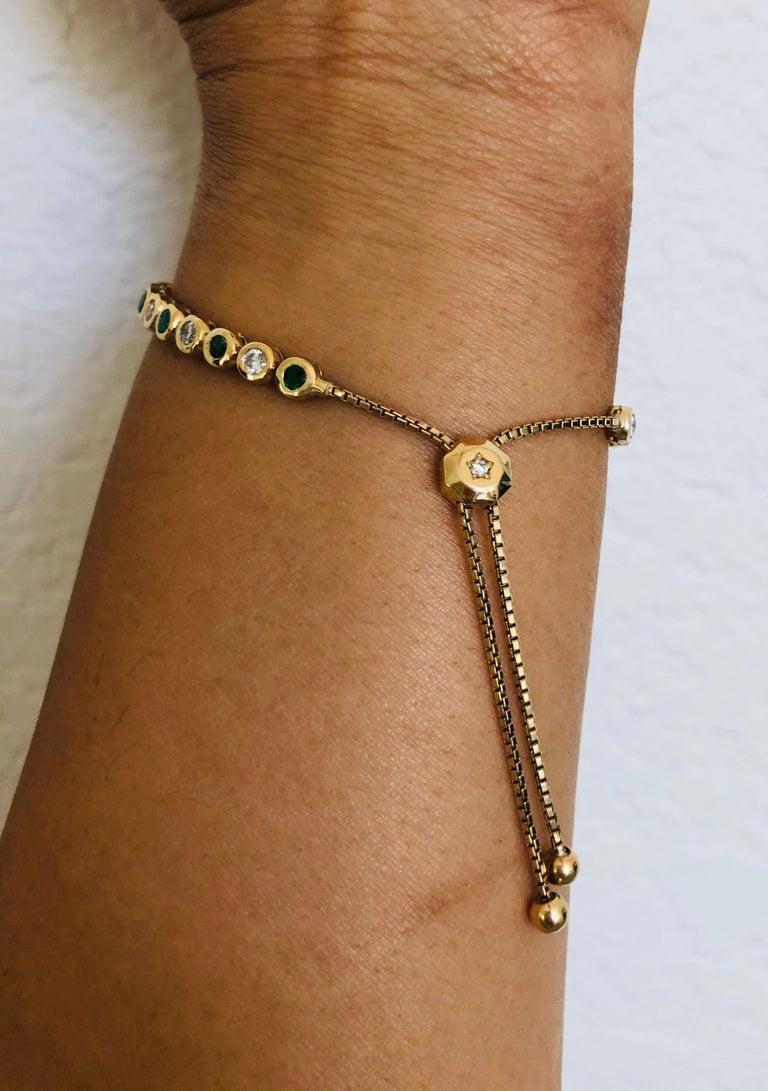 Bracciale flessibile in oro giallo con diamante e smeraldo naturale da 2,71 carati in vendita 1