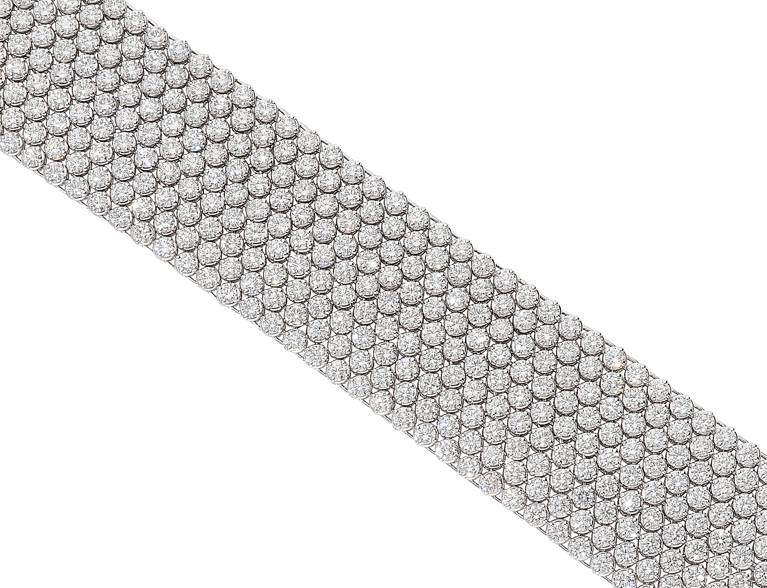 27.10 Carat White GVS Diamonds 18 Karat White Gold 9 Rows Tennis Bracelet In New Condition For Sale In Valenza, IT