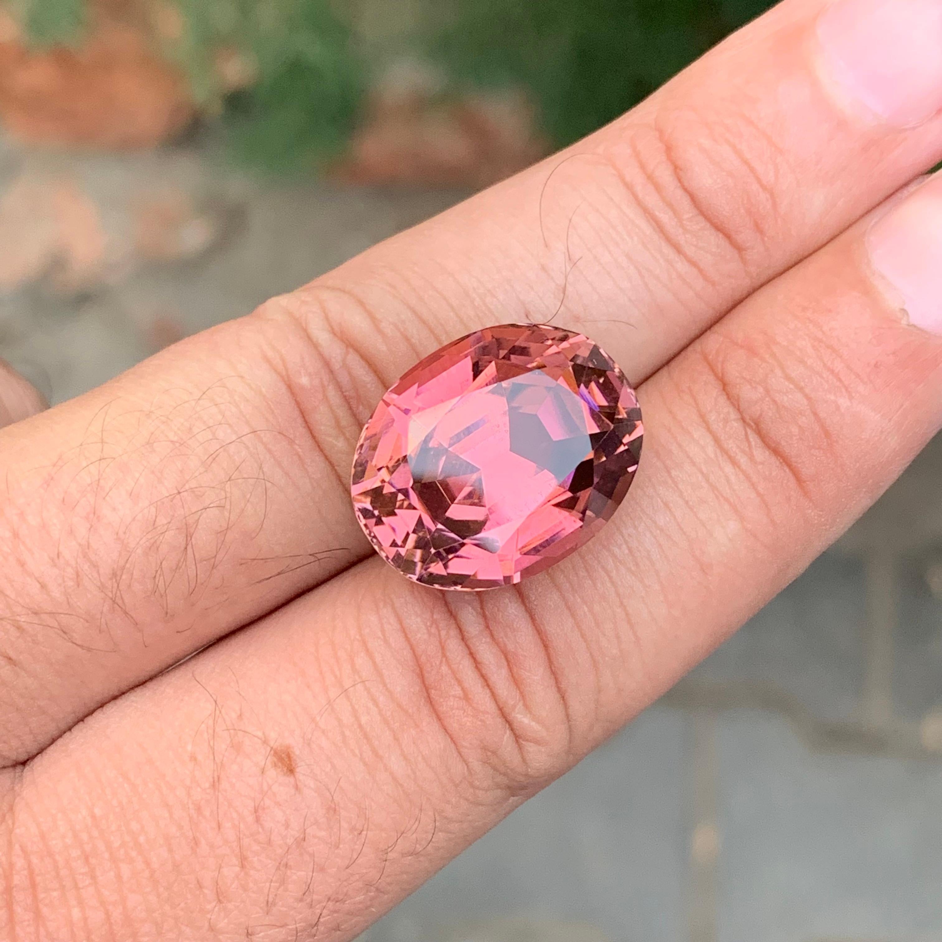 Enorme tormalina rosa sciolta Nature da 27,15 carati, pulita con la lente d'ingrandimento in vendita 5
