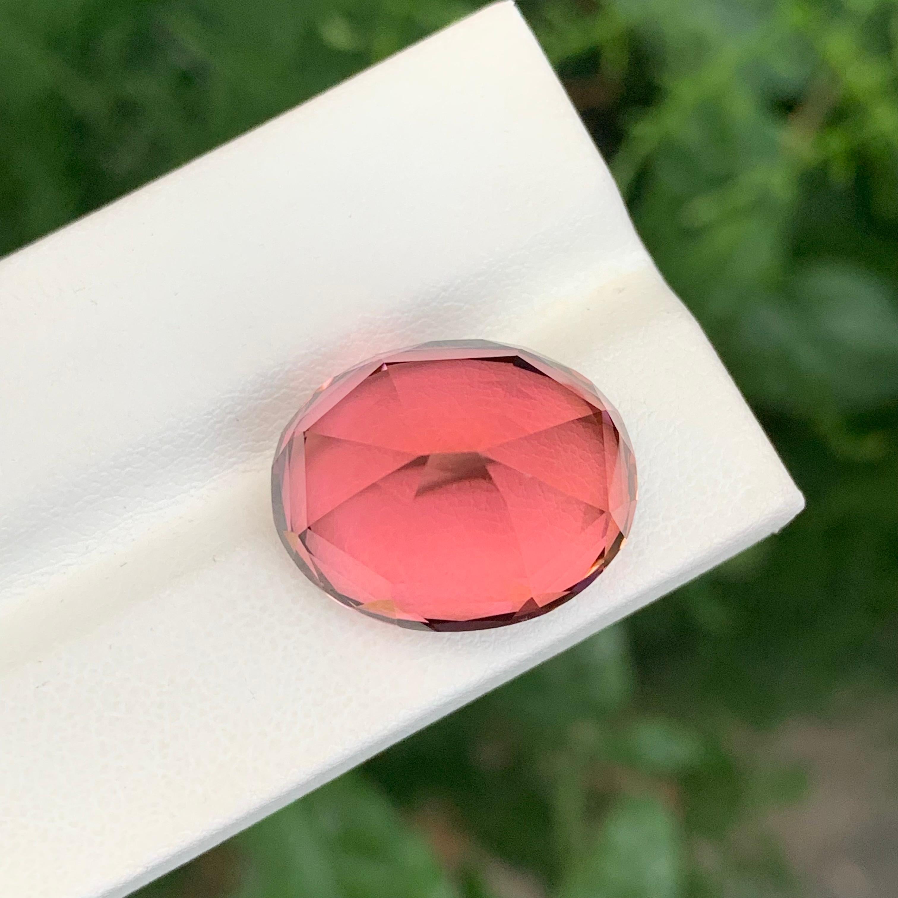 Enorme tormalina rosa sciolta Nature da 27,15 carati, pulita con la lente d'ingrandimento in vendita 1