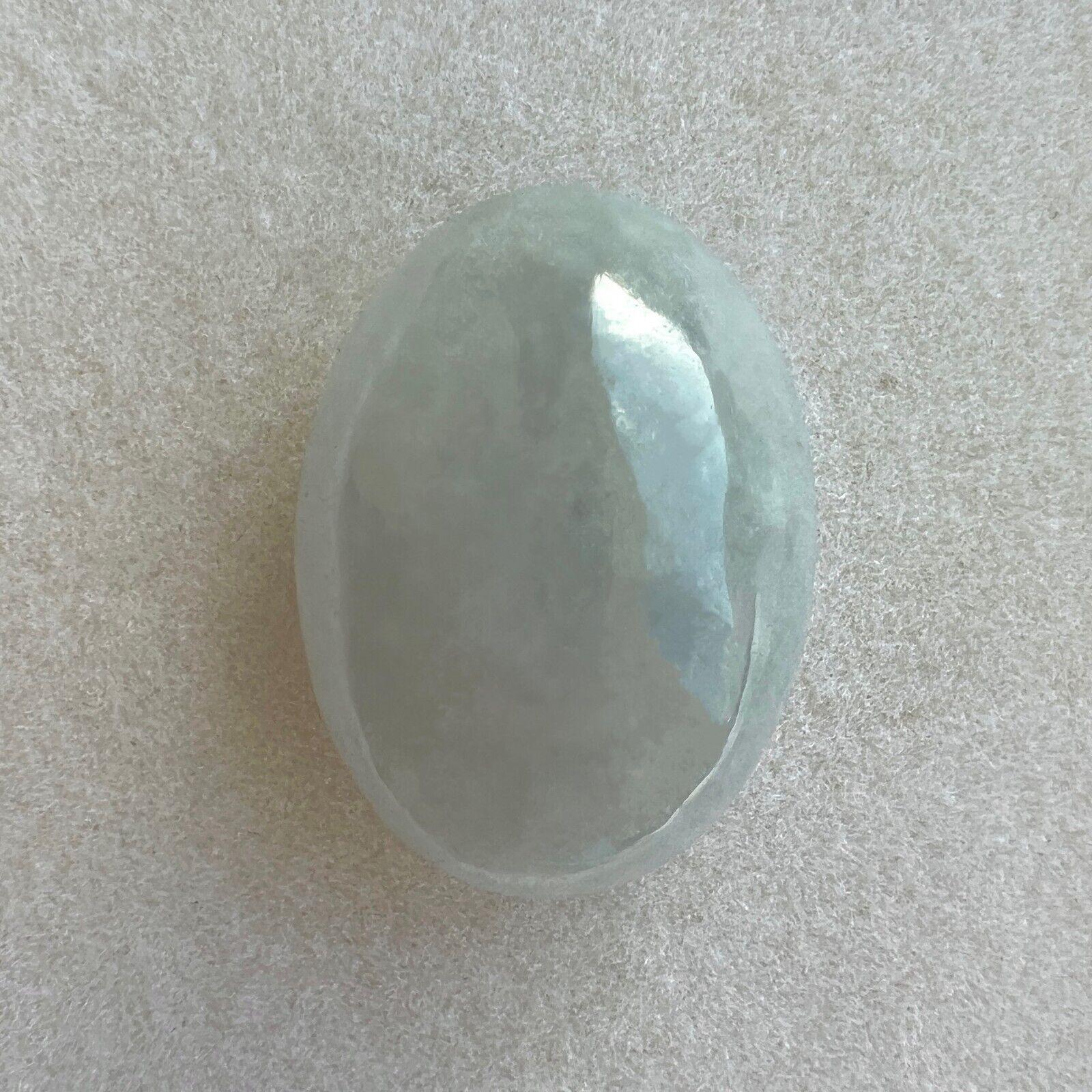 Taille ovale 27.15Ct IGI Certified Grey White 'ice' Jadeite Jade 'A' Grade Cabochon Untreated en vente