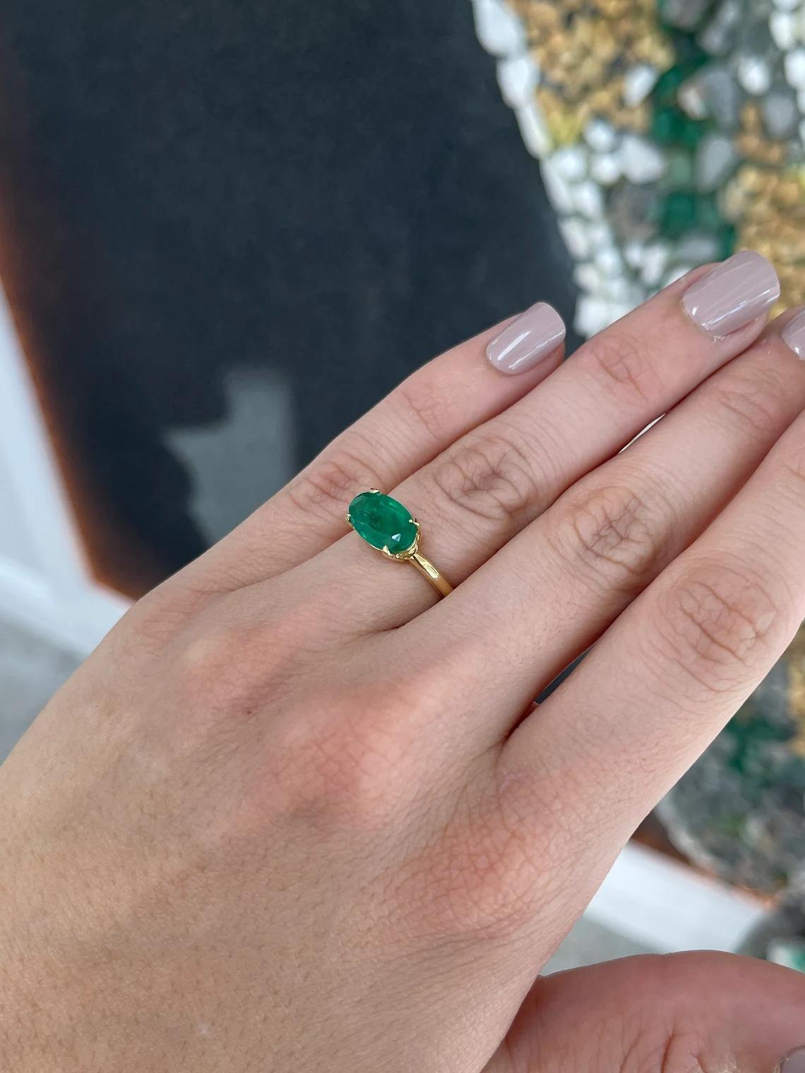 Modern 2.71ct 18K Oval Cut Emerald East to West Solitaire 4 Prong Right Hand Gold Ring For Sale