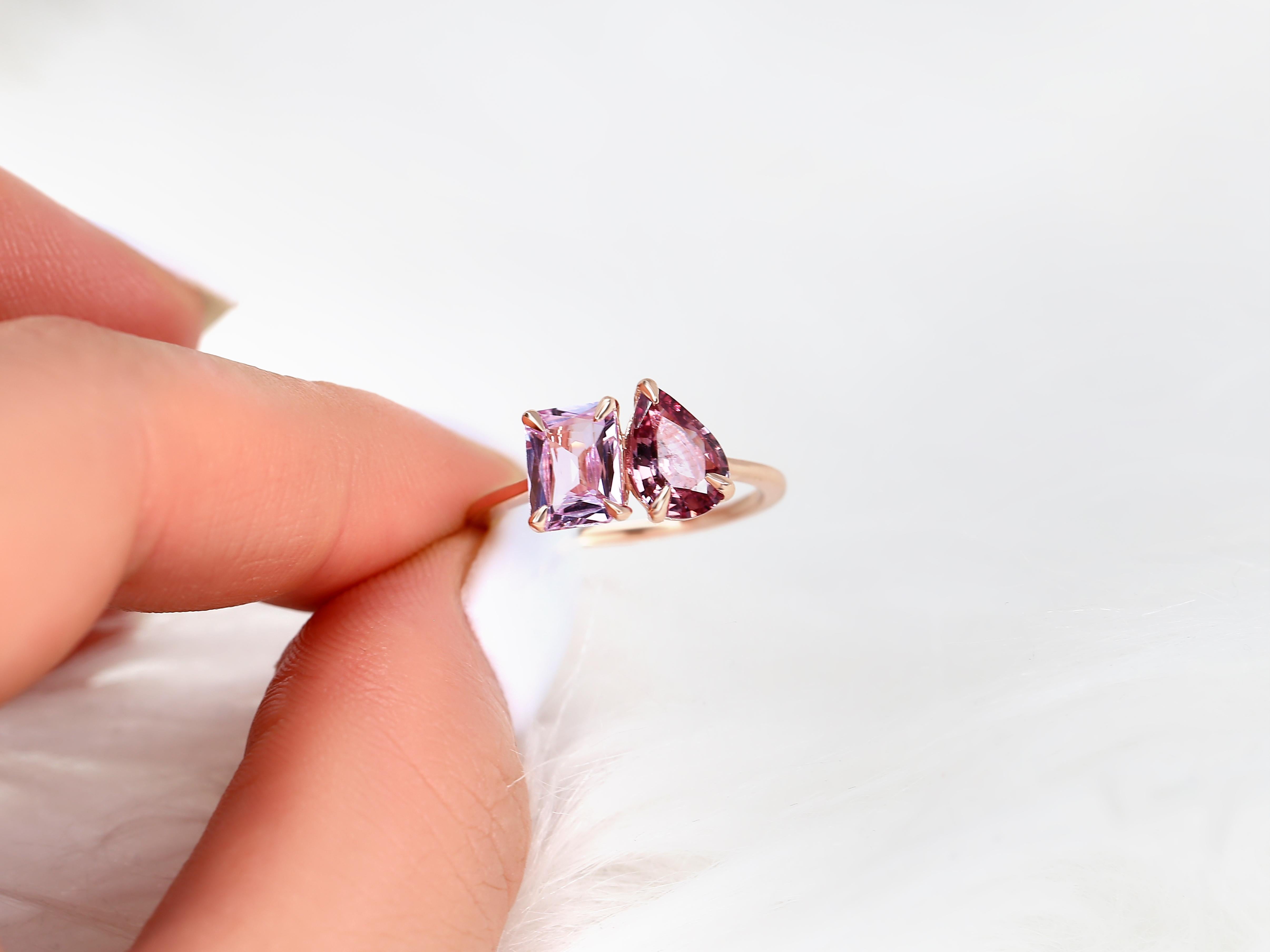 Celebrate love's duality with our Gemini Toi et Moi ring, a romantic blend of a pear-cut wine berry sapphire and a radiant-cut blush pink sapphire, set in 14kt rose gold—ideal for those with a passion for pink.

Detail of Ring(s):

Stone 1:

Stone