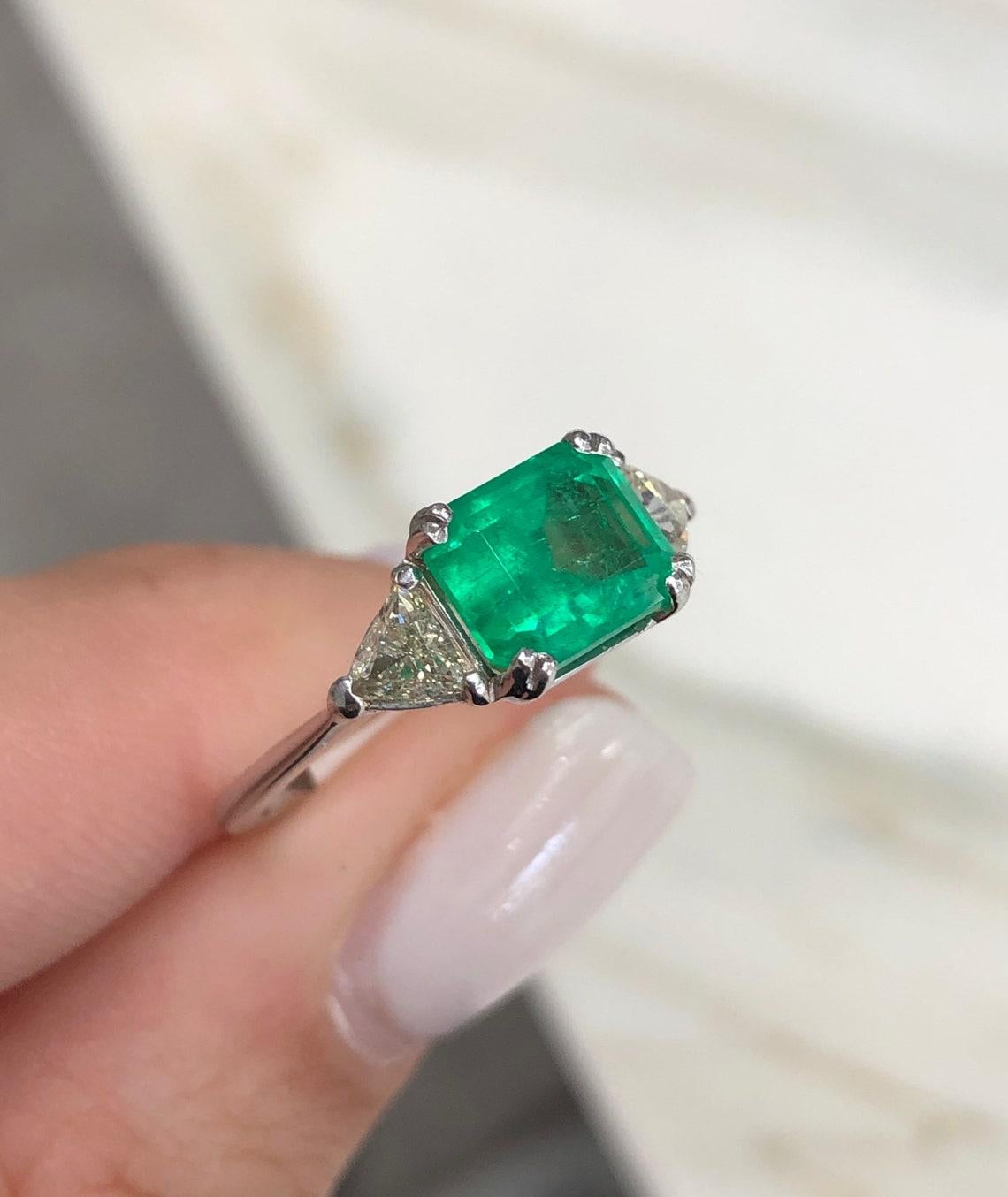 2.71tcw 18K Three Stone Colombian Emerald & Diamond Trillion Cut Ring For Sale 1