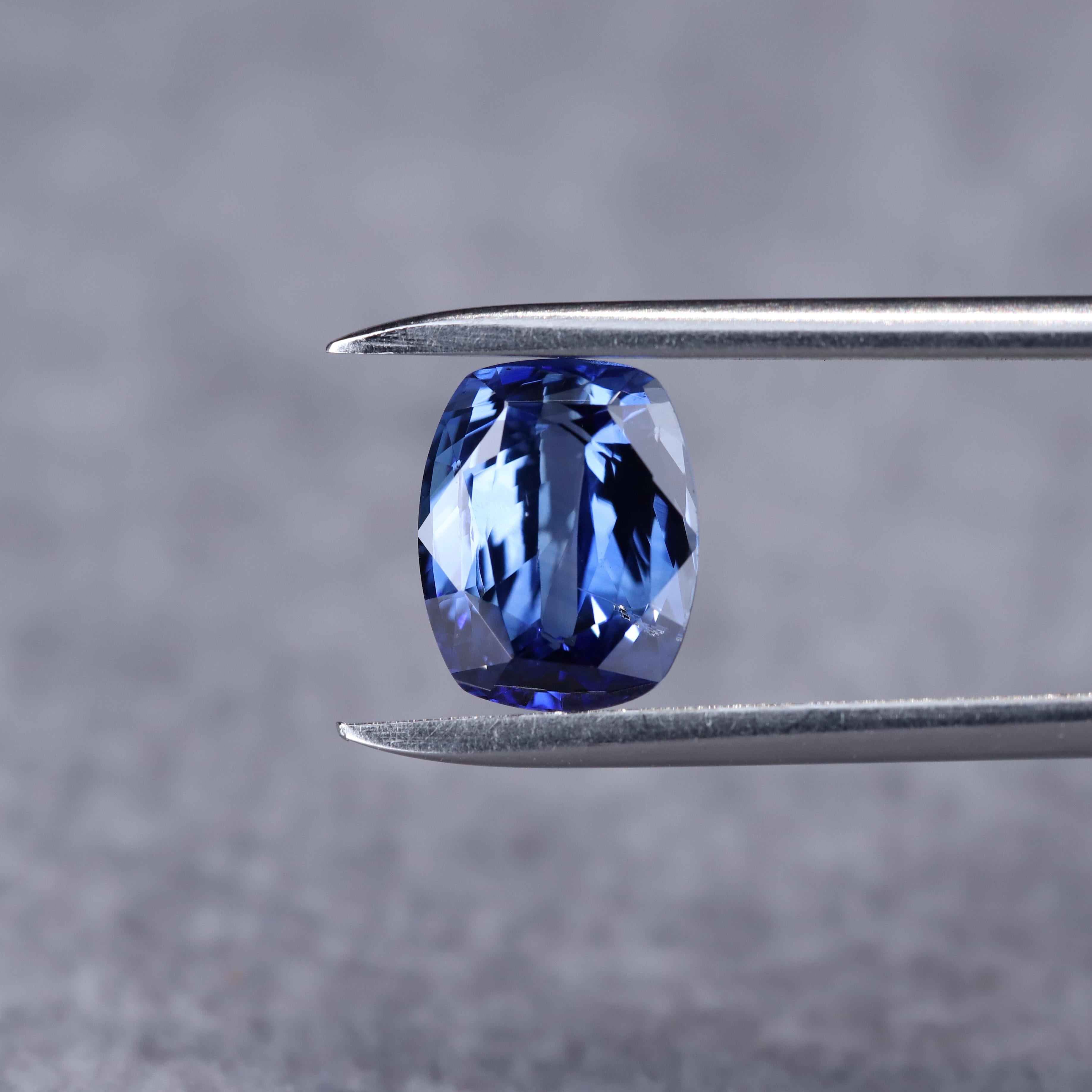 A natural sapphire flaunting hues of clear blue skies tinged with tones of vivid blue in the corners, casting an ombre-like effect within the gem with each delicate movement. With its wide appearance and crisp cutting that brings about a magical