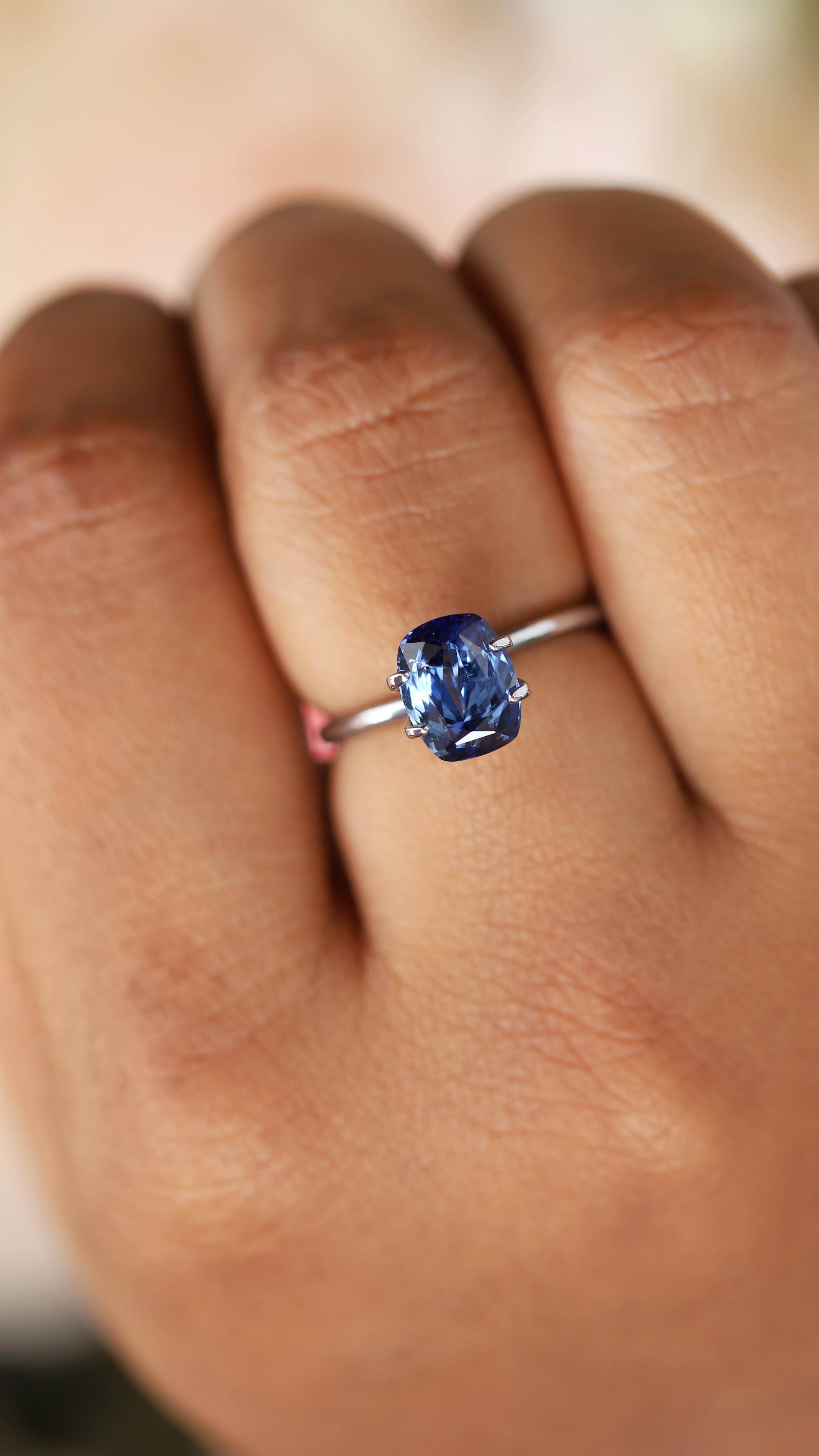 2.72 Carat Cushion Cut Natural Blue Sapphire Loose Gemstone from Sri Lanka For Sale 1