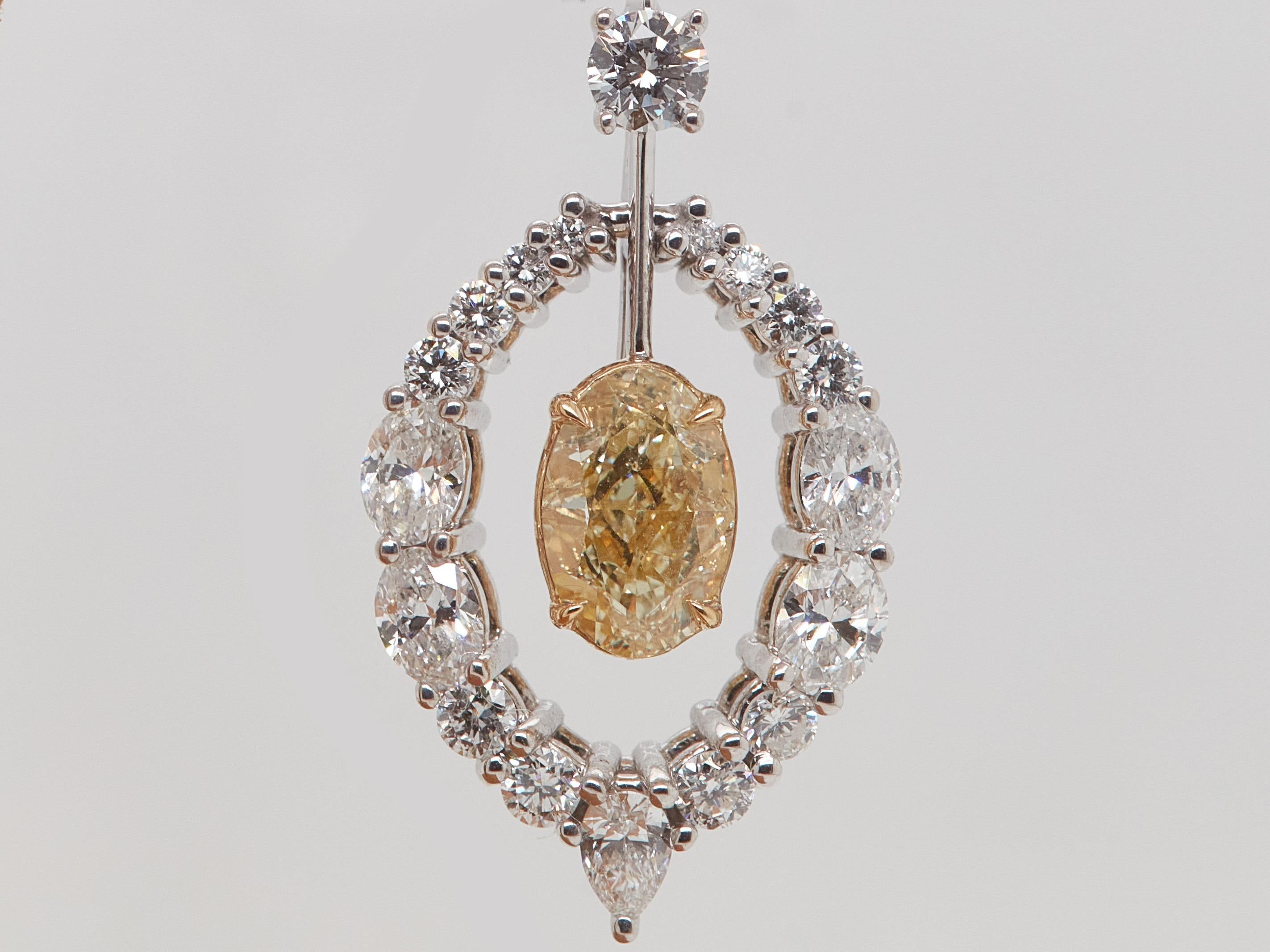 Contemporary 2.70 Carat Fancy Yellow Diamond 18k Gold Chandelier Drop Earring, GIA Certified For Sale