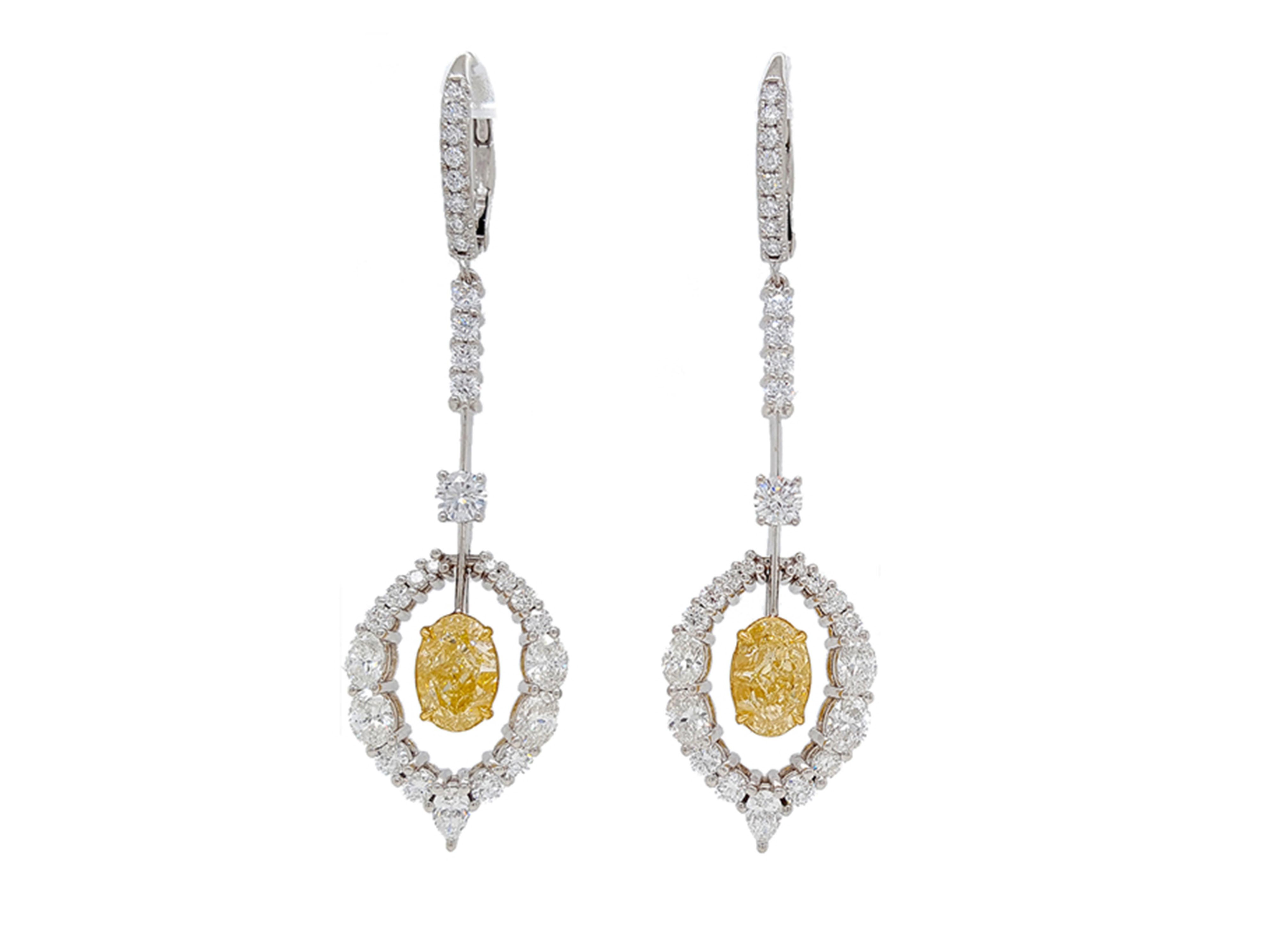 2.70 Carat Fancy Yellow Diamond 18k Gold Chandelier Drop Earring, GIA Certified In New Condition For Sale In New York, NY