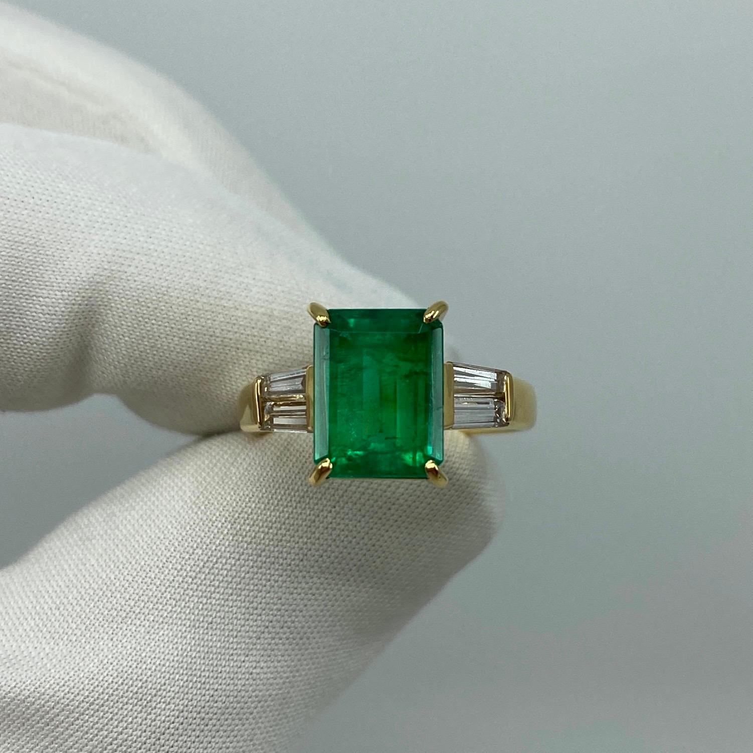 2.72 Carat Fine Vivid Green Colombian Emerald Diamond 18 Karat Yellow Gold Ring In New Condition In Birmingham, GB