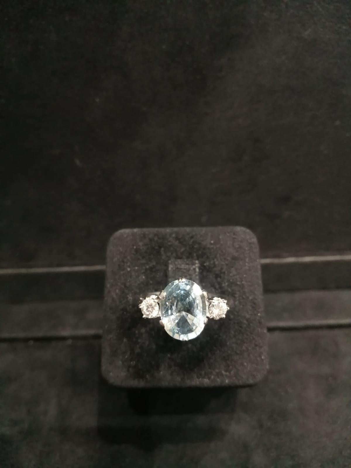 2.72 Carat Oval Cut Aquamarine and Diamond 3 Stone Ring in 18K White Gold For Sale 2