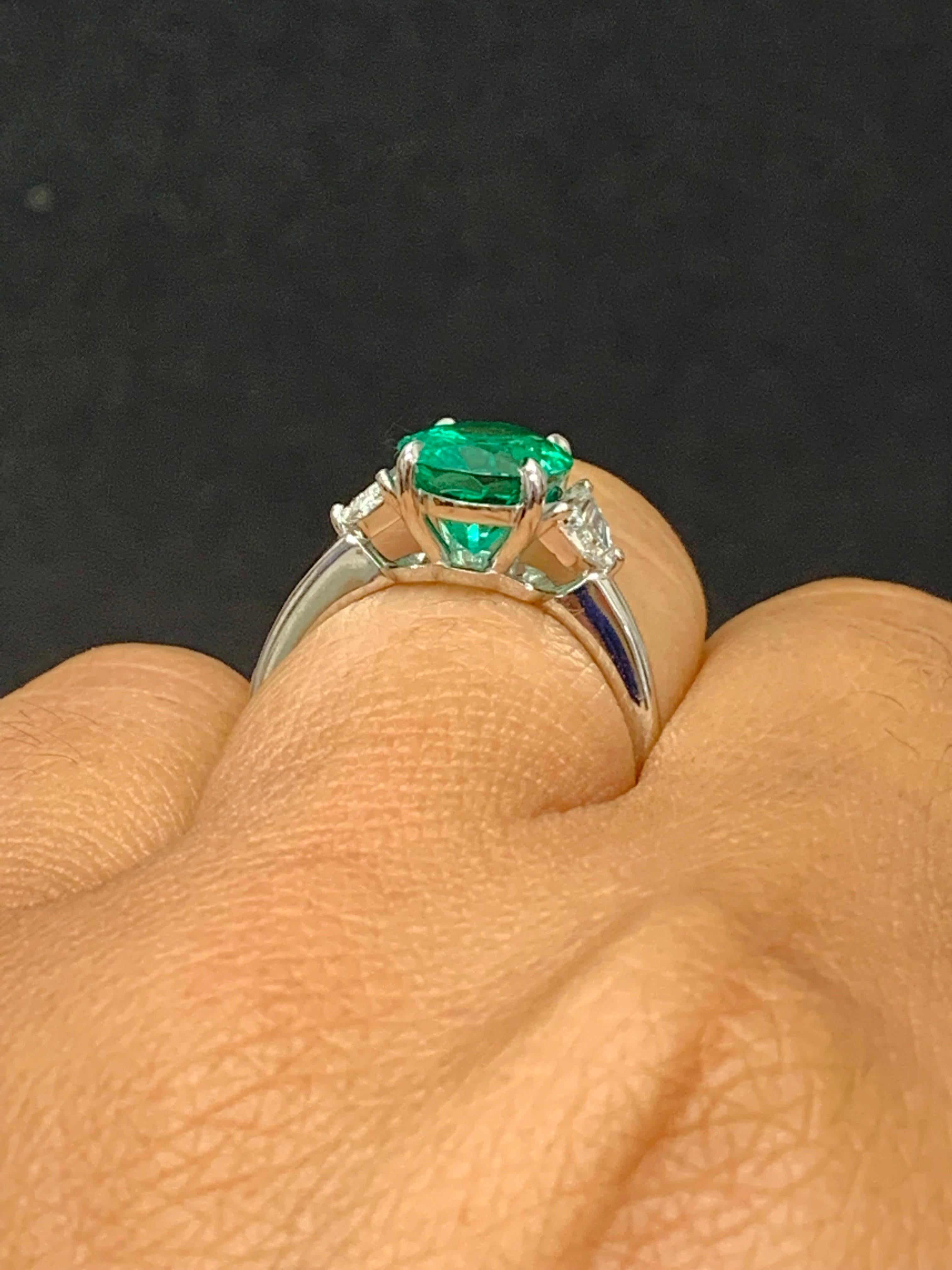 Certified 2.72 Carat Oval Cut Emerald Diamond Engagement Ring in Platinum For Sale 1