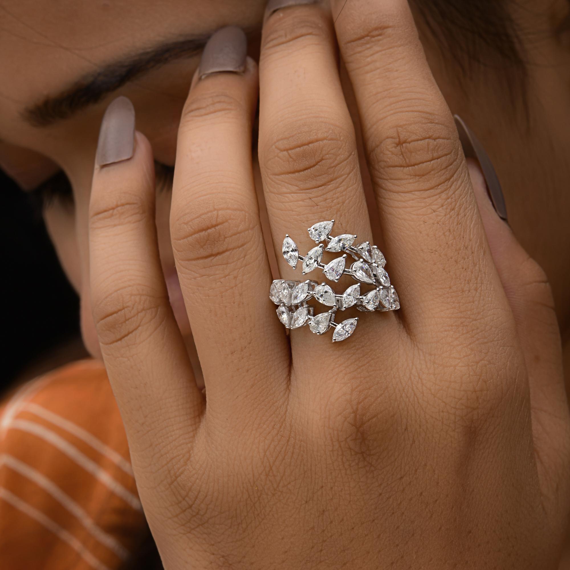 2.72 Carat SI/H Pear Marquise Brilliant Cut Diamond Ring 18 Karat White Gold In New Condition For Sale In Diera, Dubai