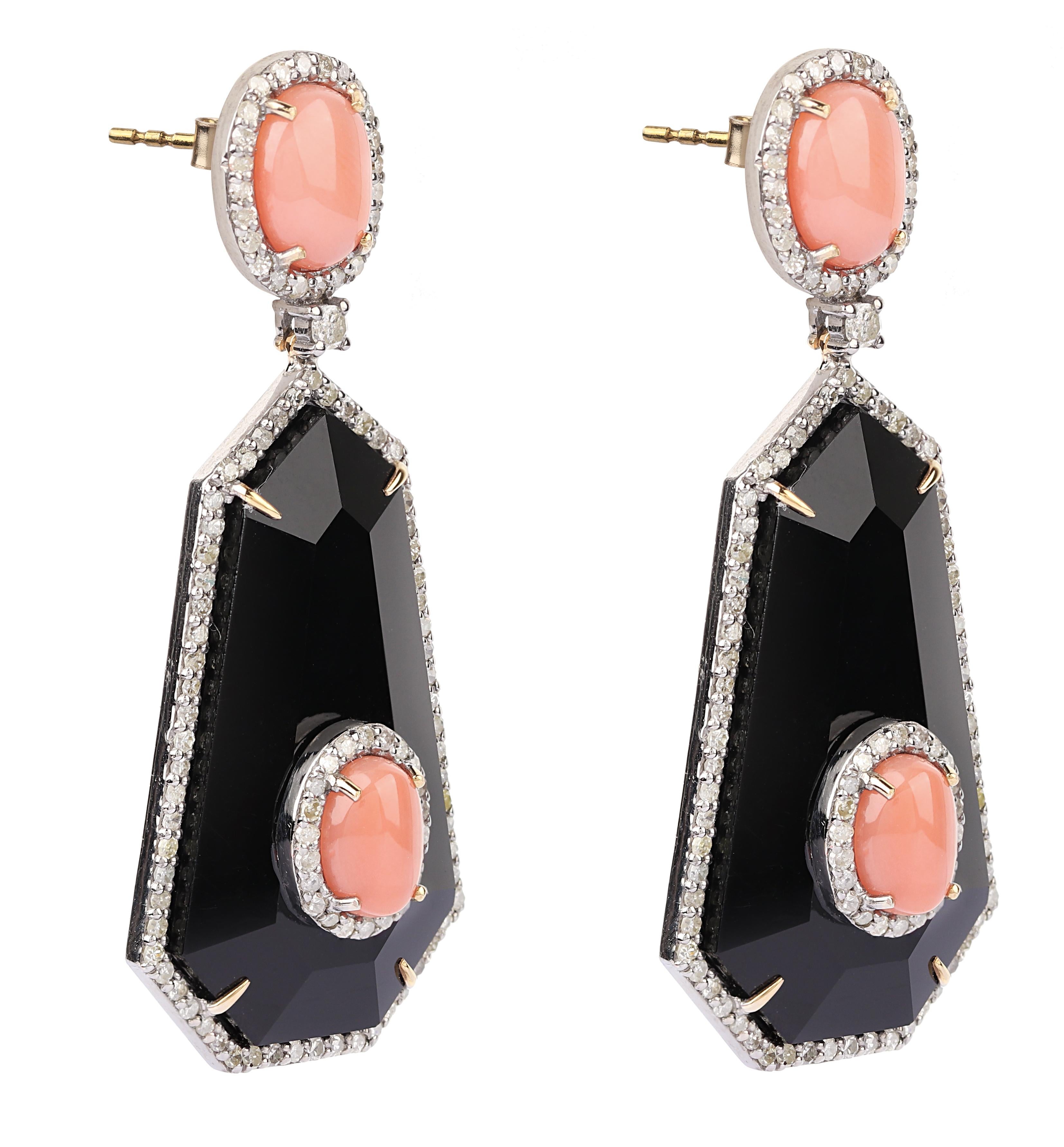Boucles d'oreilles en goutte de style moderne en diamants, corail et onyx noir de 27,20 carats Pour femmes en vente