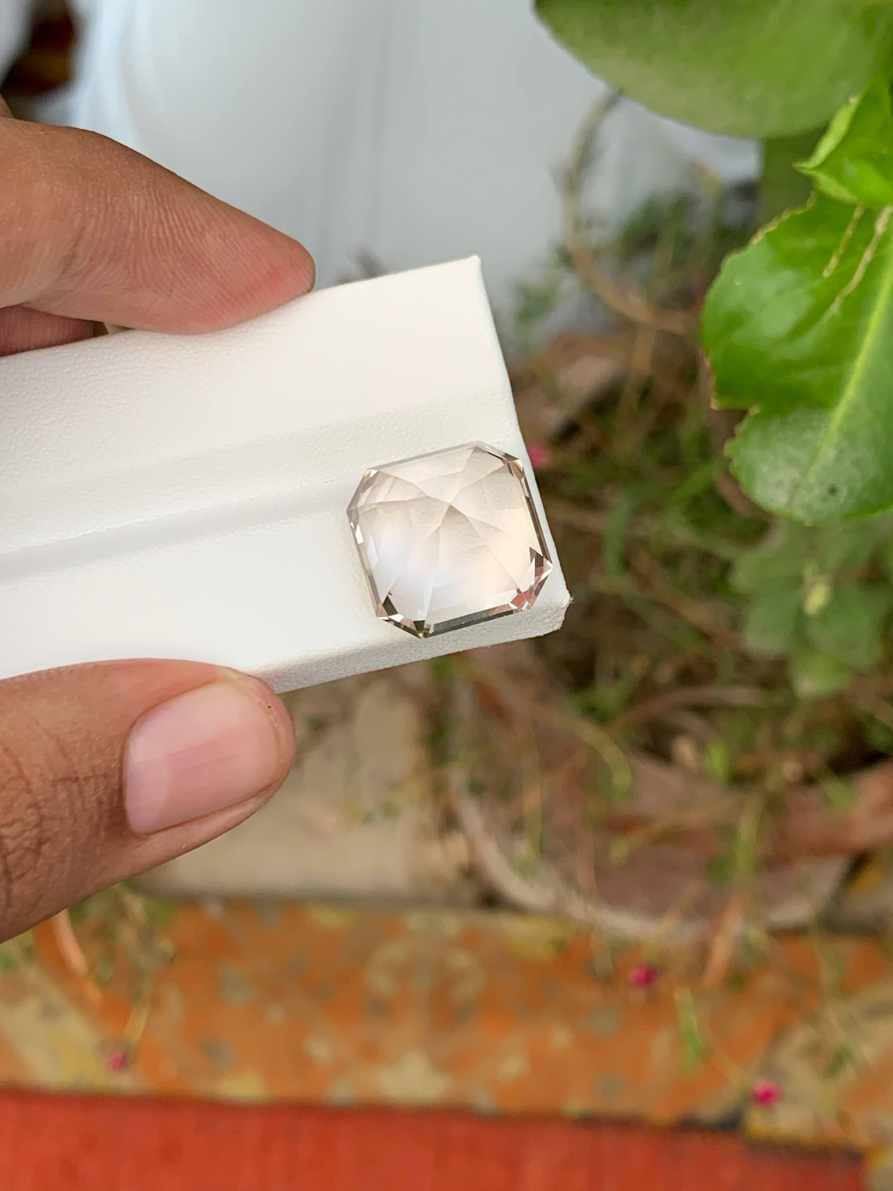 27.25 Carat Natural Loose Light Golden Topaz Asscher Cut Pakistani Gemstone (pierre précieuse pakistanaise) en vente 4