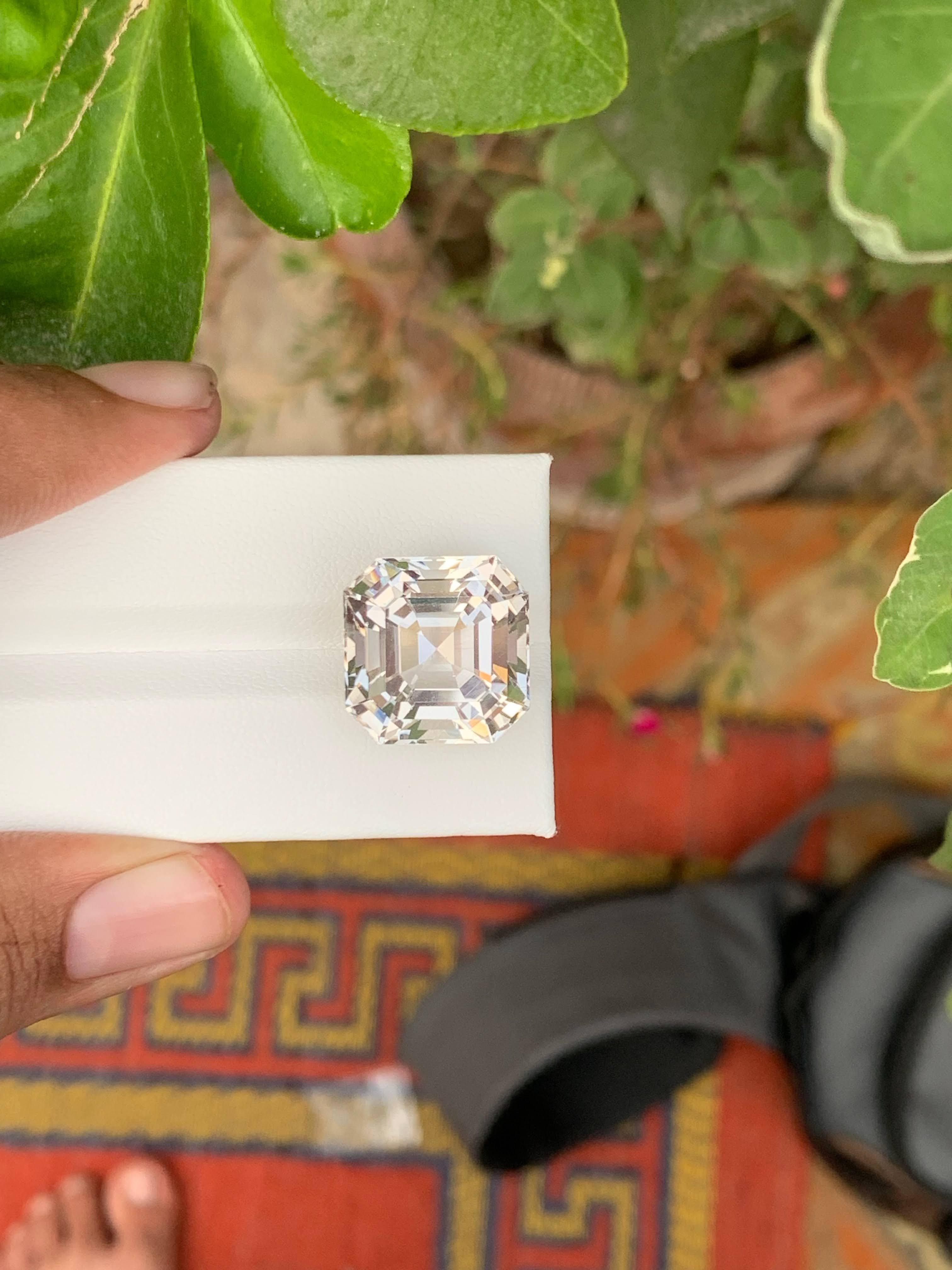 Taille Asscher 27.25 Carat Natural Loose Light Golden Topaz Asscher Cut Pakistani Gemstone (pierre précieuse pakistanaise) en vente