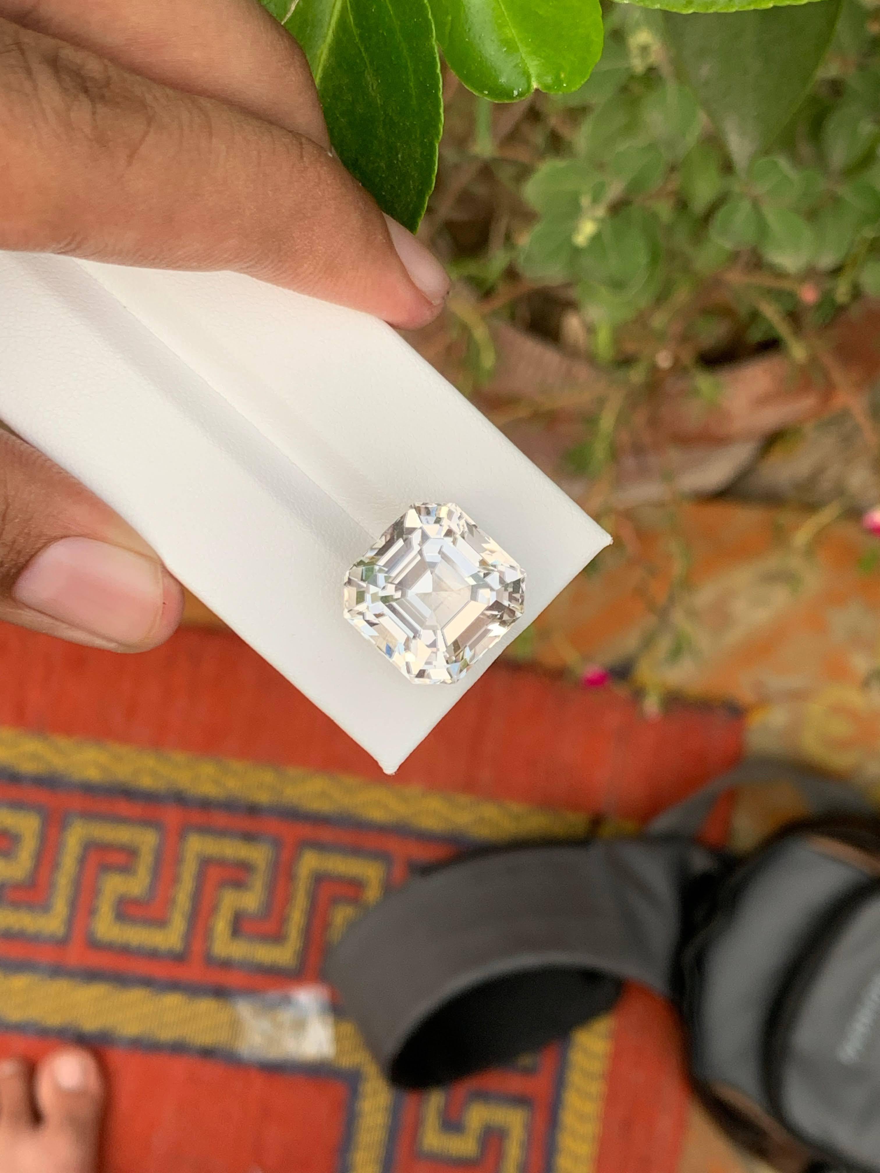 27.25 Carat Natural Loose Light Golden Topaz Asscher Cut Pakistani Gemstone (pierre précieuse pakistanaise) en vente 1