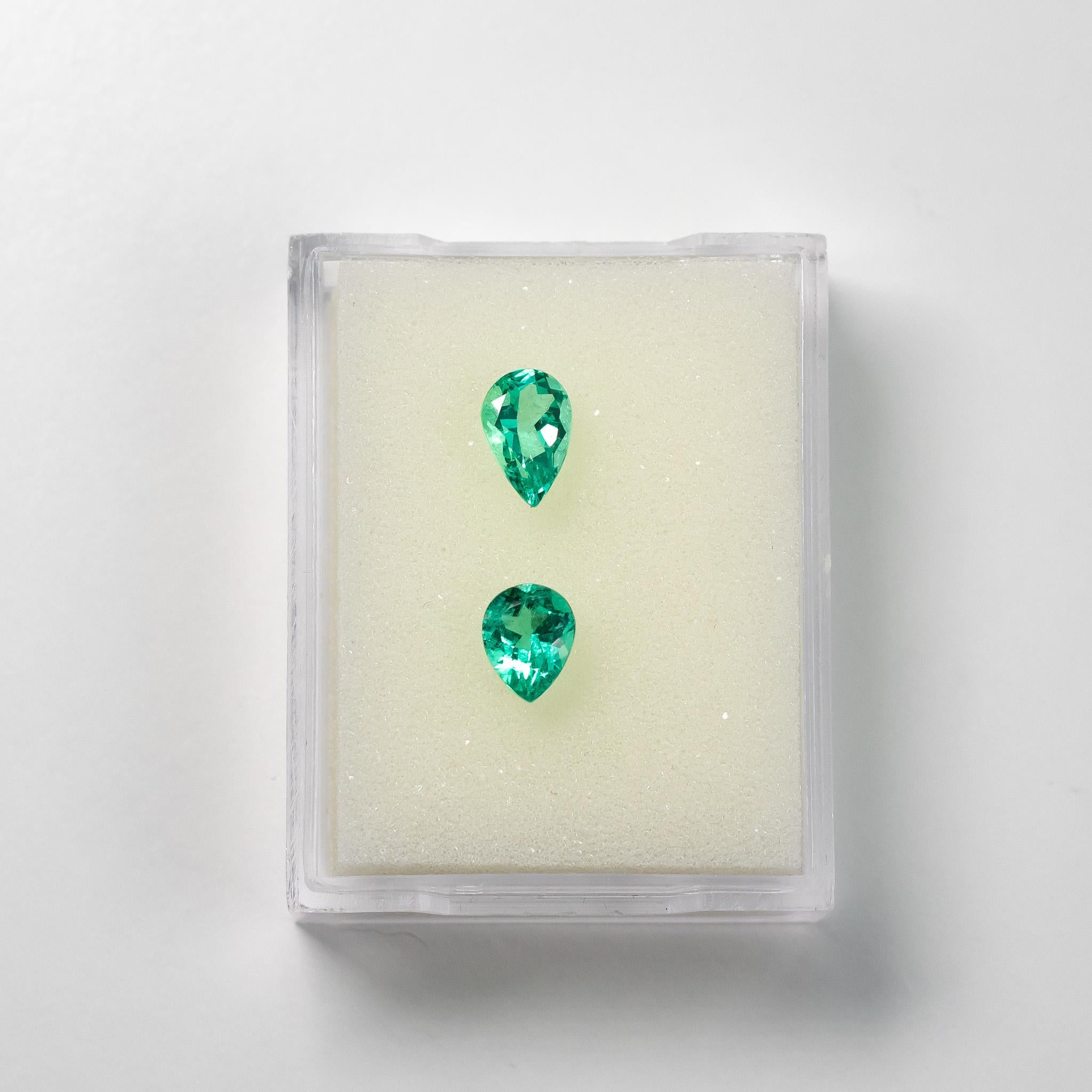 Pear Cut 2.72ct Colombian Green Emerald Pear-Cut Pair Loose Amazing Clarity and Lustre For Sale