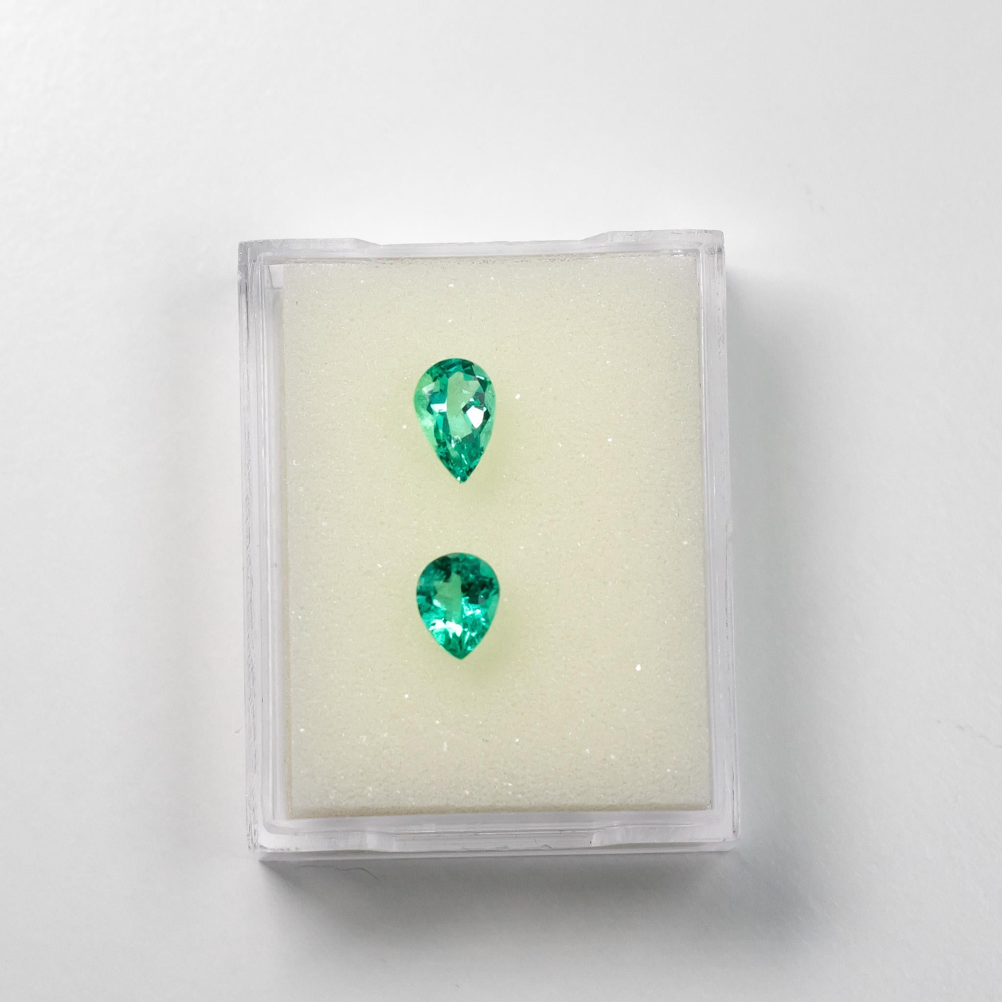 2.72ct Colombian Green Emerald Pear-Cut Pair Loose Amazing Clarity and Lustre For Sale 1