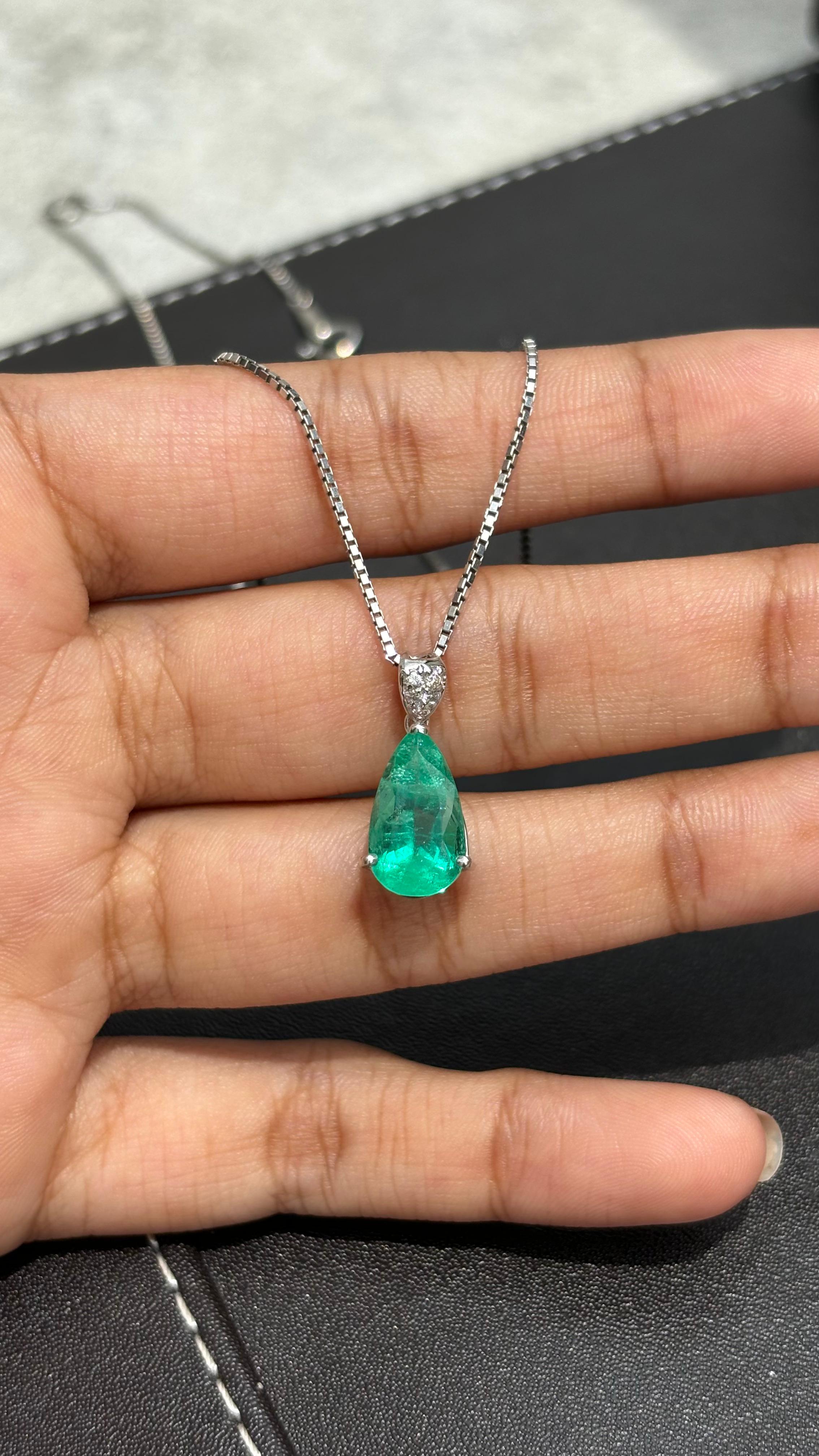 2.72ct Pear Emerald & Diamonds studded Pendant in Platinum 850 For Sale 8